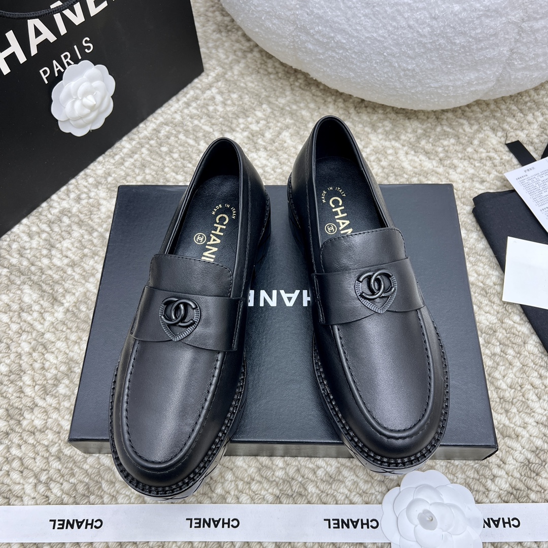 NO:446533,Xiaoxiang 24k new autumn and winter loafer single shoes, slippers and small leather shoes. Yuan Xiaosu, a popular online book with a unique fragrance, recommends the invincible legs to look thinner on the style~ The series has been launched now!  !  !  Fabric cowhide, cow patent leather, inner sheepskin, large sole, original large-soled large-form sole, heel height 4.5cm, original dyed genuine leather sole, digital 35-41 (ordered 40-41), loafers, loafers, cowhide, sheepskin19860909小香24 k 秋冬季新款乐福单鞋便鞋小皮鞋 小有独香的元小素红书网红博推主荐穿款上无敌腿显细～ 列系本现已登陆售发！！！ 面料牛皮、牛漆皮 内里羊皮里 大底原开版大模底 跟高4.5cm ,原版透染真皮底 数码35-41（40-41订）,乐福鞋,loafers,cowhide,sheepskin,Women's Shoes