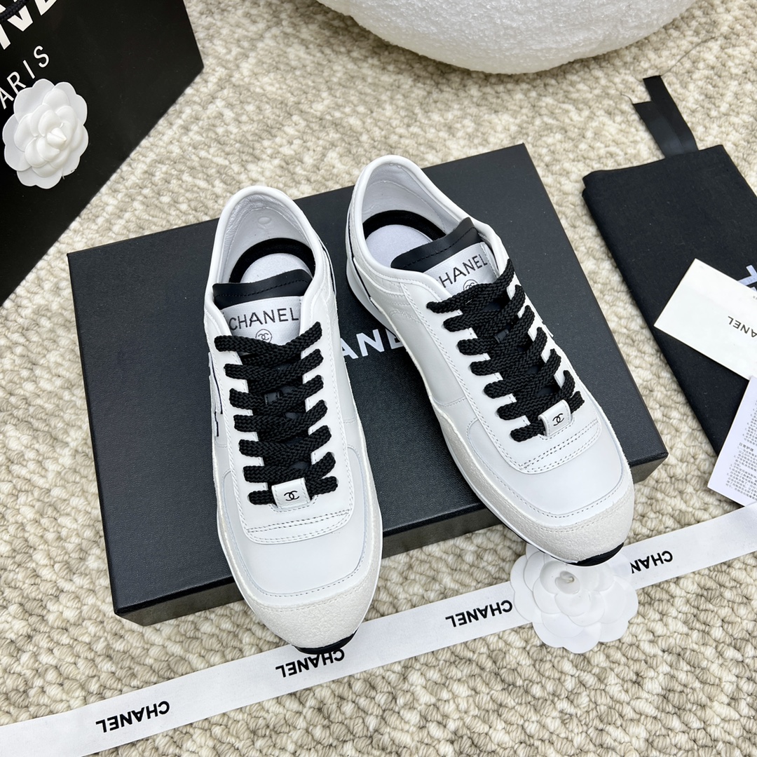 NO:164390,Chanel 25A latest hit, panda color scheme, heel diamond design small white shoes casual sneakers, original purchase and development, 1:1 made, Xiaoxiang C home, another super hit, the love of internet celebrity bloggers and ladies, various praises from social platforms, popular super high texture and breathable super spring and summer, seeing this issue can always evoke the girl's inner demand for fashion Latest material, classic black and white color scheme, full of fashionable feeling on the feet, easy to take care of fabric: original custom imported cowhide, imported sheepskin, sole original mold opening TPU anti-slip sole Size: Women's 35-41, casual shoes/sports shoes, chanel, chanel, chanel, chanel, chanel, chanel, chanel, chanel, sneakers, cowhide, sheepskin19860909Chane*l香奈儿25A最新爆款,熊猫配色 后跟菱格设计小白鞋休闲运动鞋 原版购入开发 1:1做货 小香 C家 专柜又一超级大爆款,网红博主小姐姐们的挚爱,社交平台的各种夸赞,人气超高质感透气超级春夏,看到这期总能唤起少女内心对时髦的诉求 最新材质 经典黑白配色 上脚时髦感十足 容易打理 面料: 原版定制进口牛皮 内里进口羊皮里 鞋底原版开模TPU防滑大底 Size: 女款35-41,休闲鞋/运动鞋,chanel,chanel,chanel,sneakers,cowhide,sheepskin,Women's Shoes