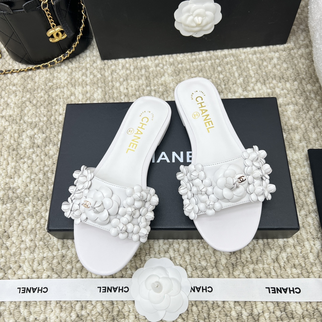 NO:260024,High-version Xiaoxiangjia single shoes CHANE*｜Xiaoxiang 2025a official website Chanel spring and summer sandals dancing shoes series new loafers full of retro style. Delicate shoe shape looks very likable, small round toe sets off the feet, giving people the retro sentimental shoes of the past, new European and American catwalks, hot products 1 original custom-made sheepskin/cowhide/original custom flowers 2 original sheepskin inner 3 soles: original genuine leather outsole. Heel height 1.5 cm 4 size 35-41 (40 41 custom made without return), slippers, chanel, chanel, chanel, loafers, sandals, slippers, cowhide, sheepskin, Leather soles19860909高版本小香家单鞋CHANE*｜小香2025a官网香奈儿春夏凉鞋跳舞鞋系列新品乐福鞋满满的复古风 秀气的鞋型 看着就很讨喜,小圆头 衬托脚也变得瘦瘦的,上脚给人就是一年代的复古情怀鞋、欧美走秀新款,爆款产品 1原版定制面羊皮/牛皮/原版定制花朵 2原版羊皮内里 3大底:原版真皮大底.跟高1.5厘米 4码数35-41（40 41定做不退换）,拖鞋,chanel,chanel,chanel,loafers,sandals,slippers,cowhide,sheepskin,Leather soles,Women's Shoes
