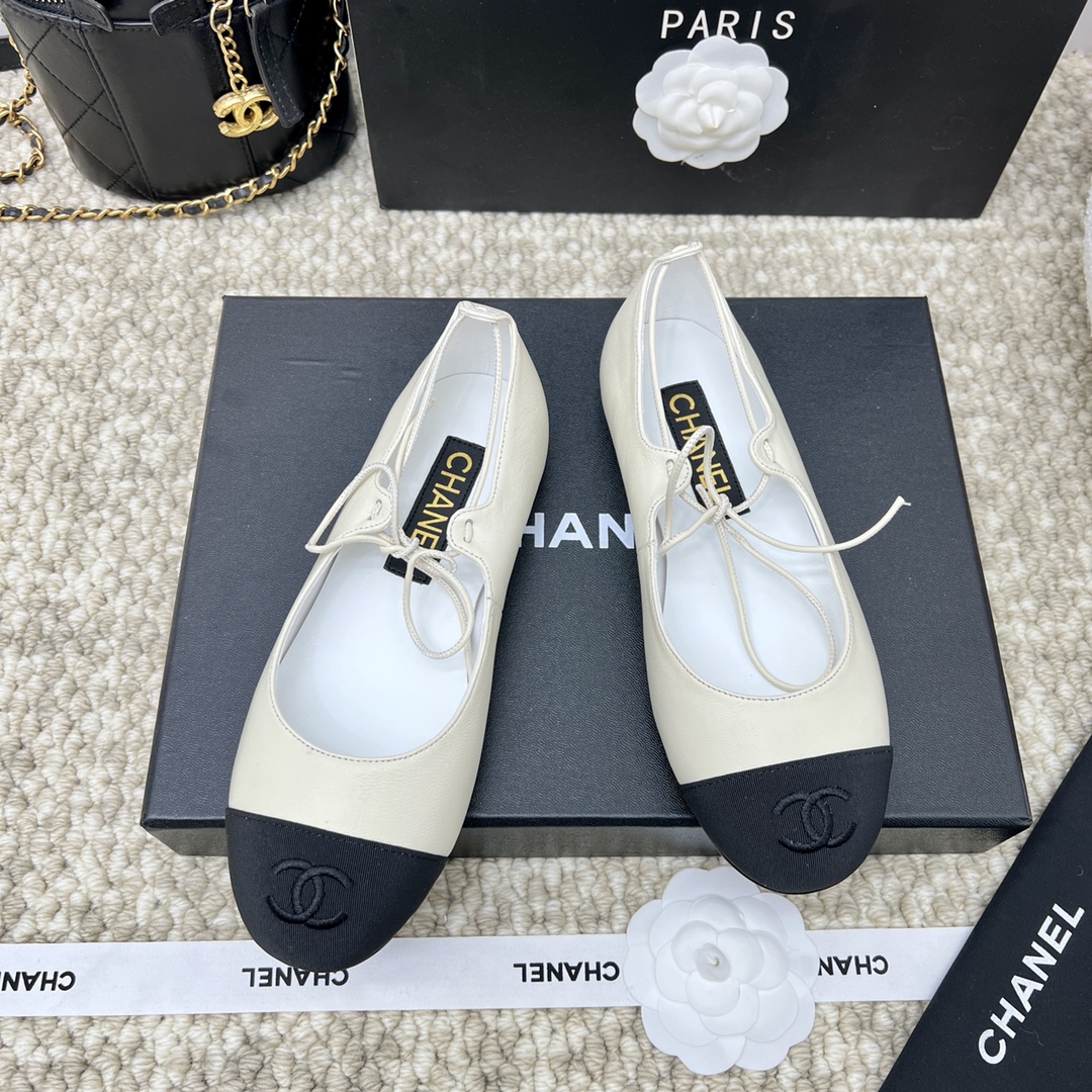 NO:260022,CHANE*｜, Xiaoxiangjia 25P official website Mary Zhen series new products are full of retro style, delicate shoe shapes, look very likable, small round toe set off the feet, and the foot is thin, giving people a kind of retro sentimental shoes of the era, new European and American catwalks, hot products Original custom sheepskin Original silk sheepskin lining outsole: original Italian leather outsole. Size 35-41 (40 41 custom made without return or exchange), single shoes Mary Zhen, chanel, chanel, mary jane, sheepskin, Leather soles19860909CHANE*｜,小香家25P官网玛丽珍系列新品满满的复古风 秀气的鞋型 看着就很讨喜,小圆头 衬托脚也变得瘦瘦的,上脚给人就是一种年代的复古情怀鞋、欧美走秀新款,爆款产品 原版定制羊皮 原版丝绸羊皮内里 大底:原版意大利真皮大底. 码数35-41（40 41定做不退换）,单鞋玛丽珍,chanel,chanel,mary jane,sheepskin,Leather soles,Women's Shoes