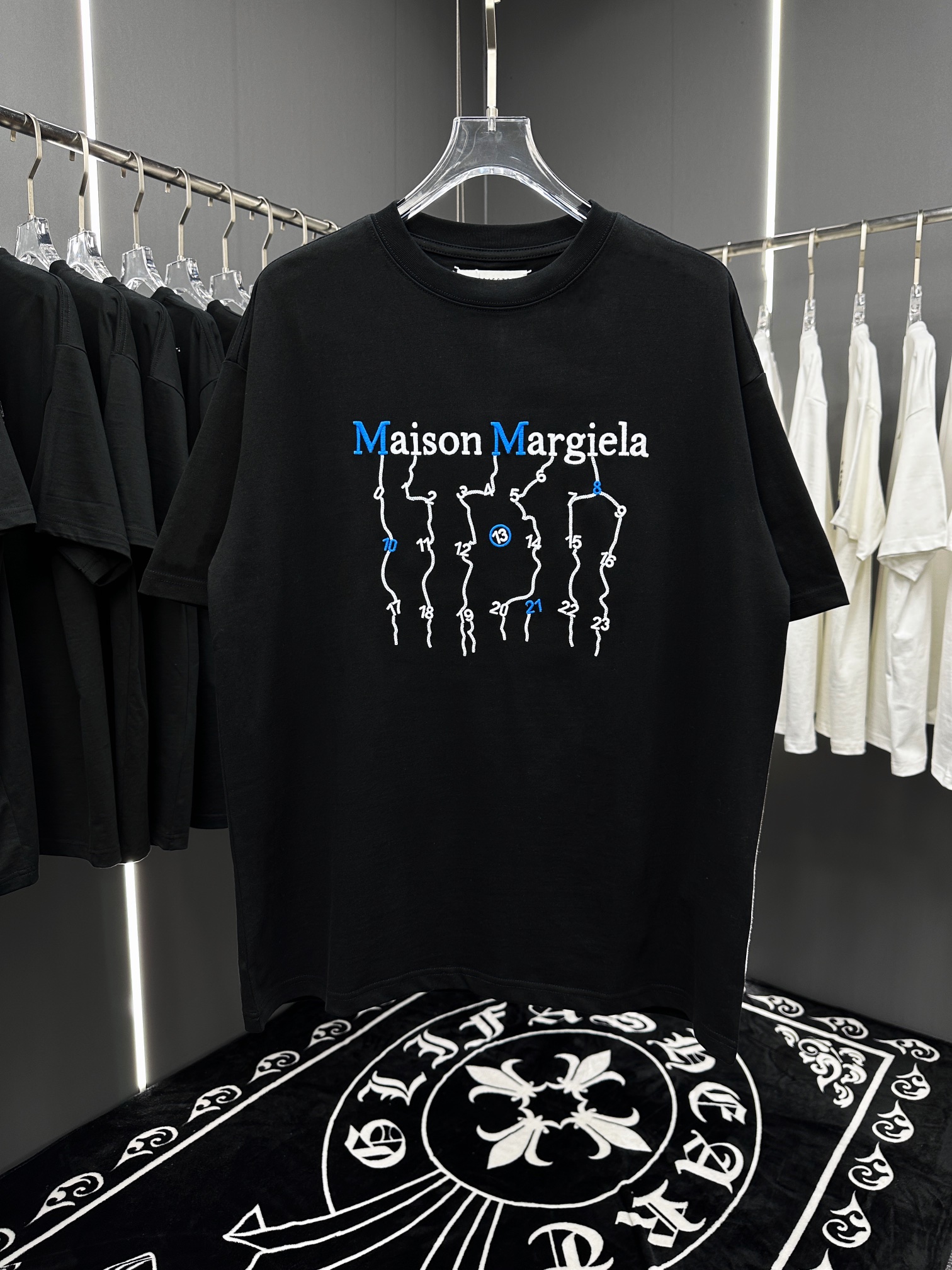 AAA Quality Replica
 Maison Margiela AAAAA+
 Clothing T-Shirt Black White Embroidery Unisex Cotton Spring/Summer Collection Short Sleeve