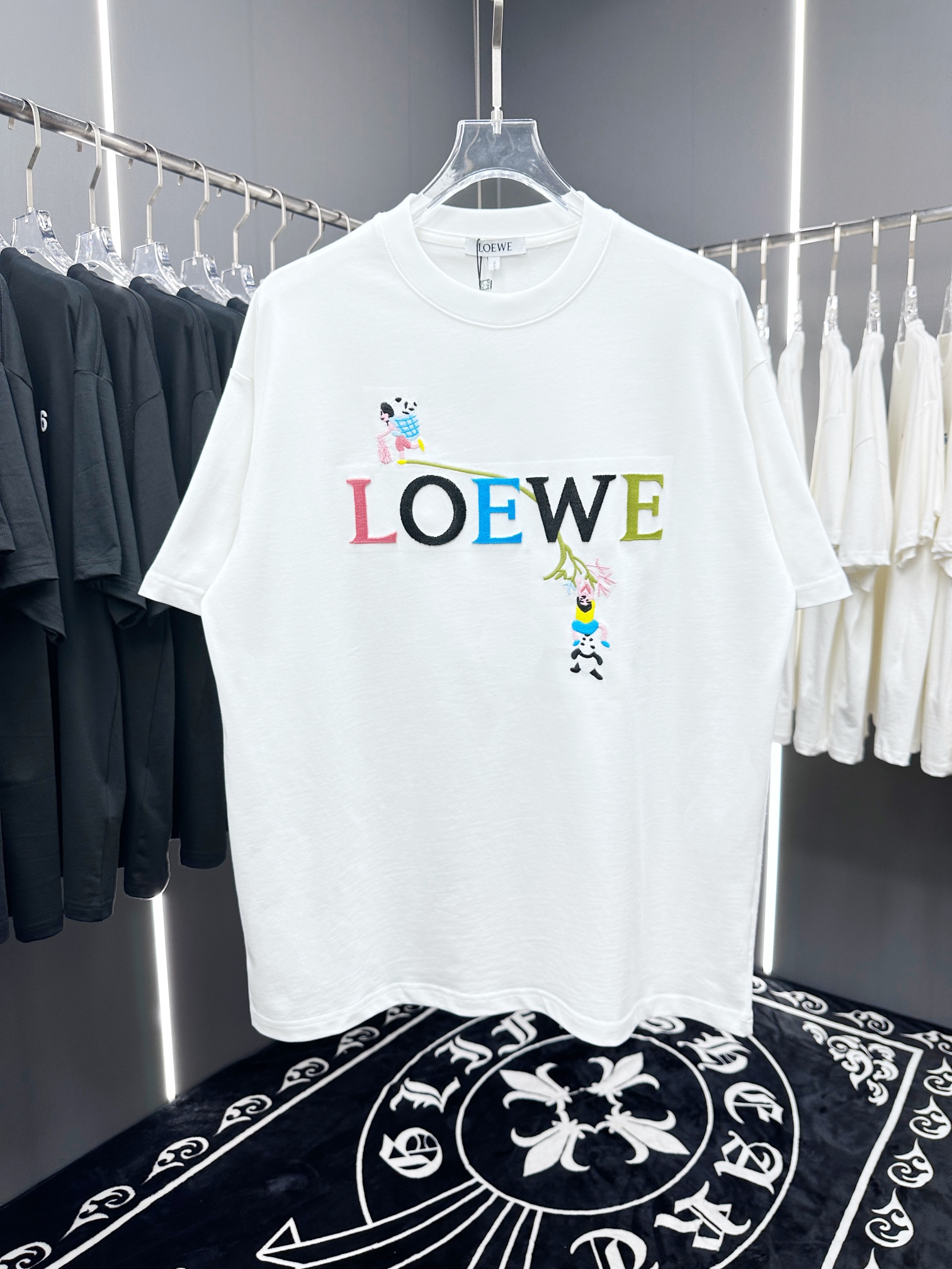 Loewe Kleding T-Shirt Zwart Wit Borduurwerk Unisex Katoen Lente/Zomercollectie Vintage Korte mouw