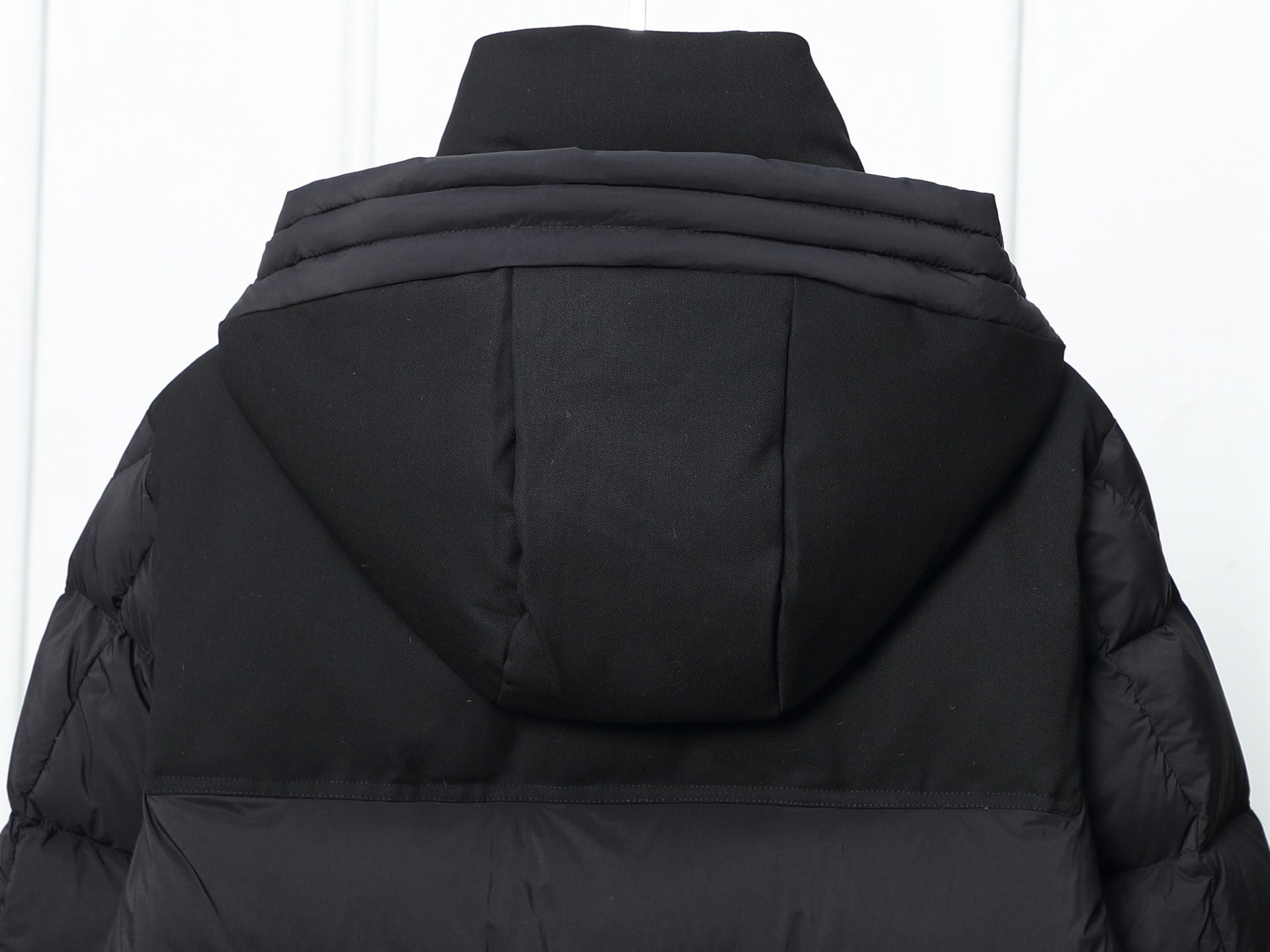 Moncler P878 ムサラシリーズ マットブラックナイロン羽毛パーカー