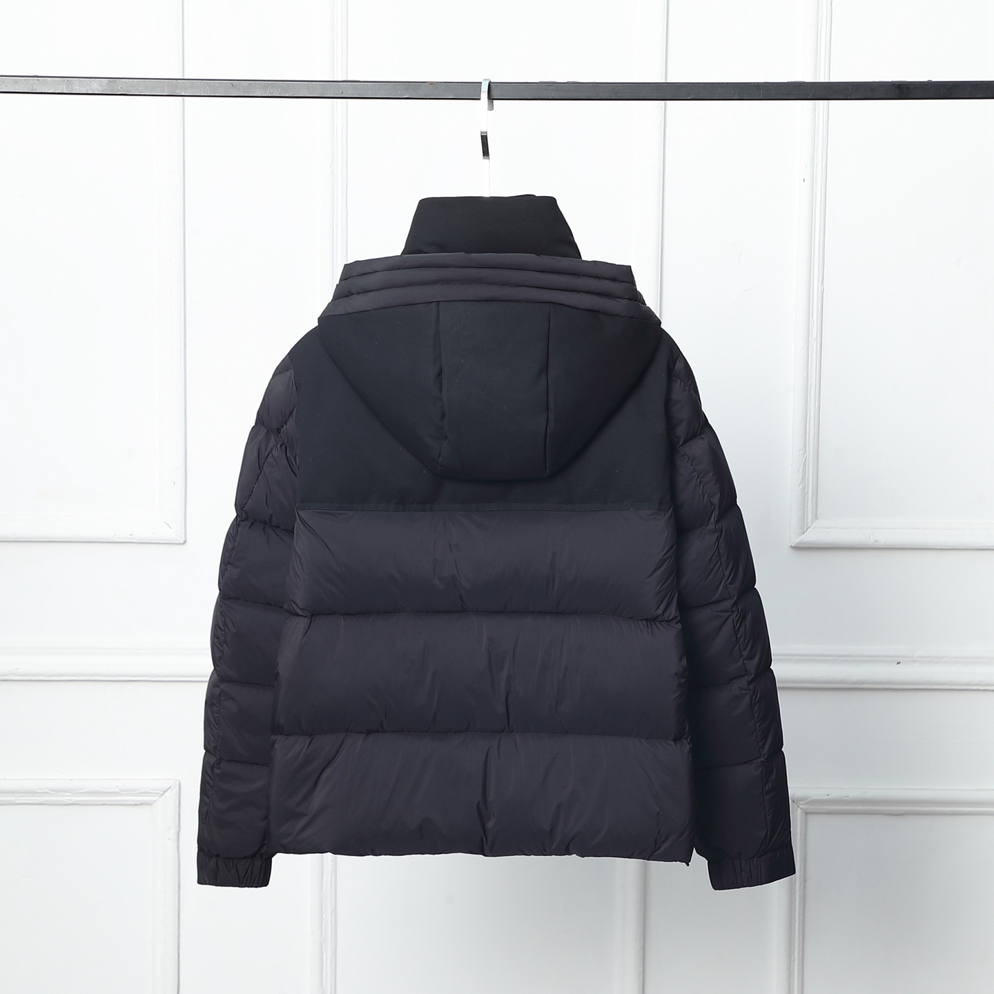 Moncler P878 ムサラシリーズ マットブラックナイロン羽毛パーカー