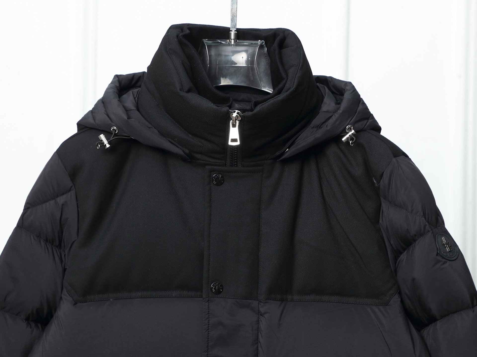 Moncler P878 ムサラシリーズ マットブラックナイロン羽毛パーカー