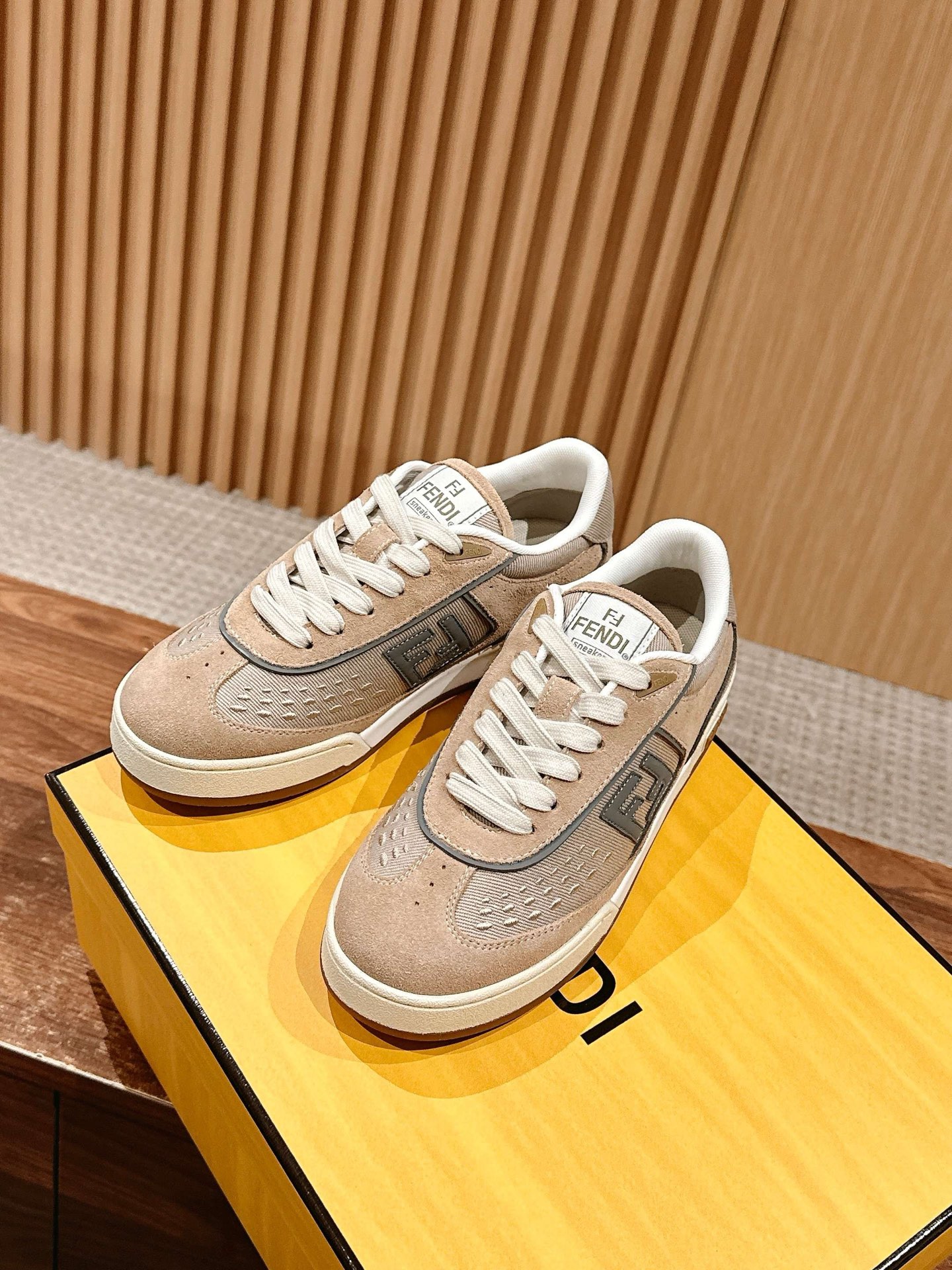 Fendi Style Leather Men's Shoes style reference detail image 4 from source 781840