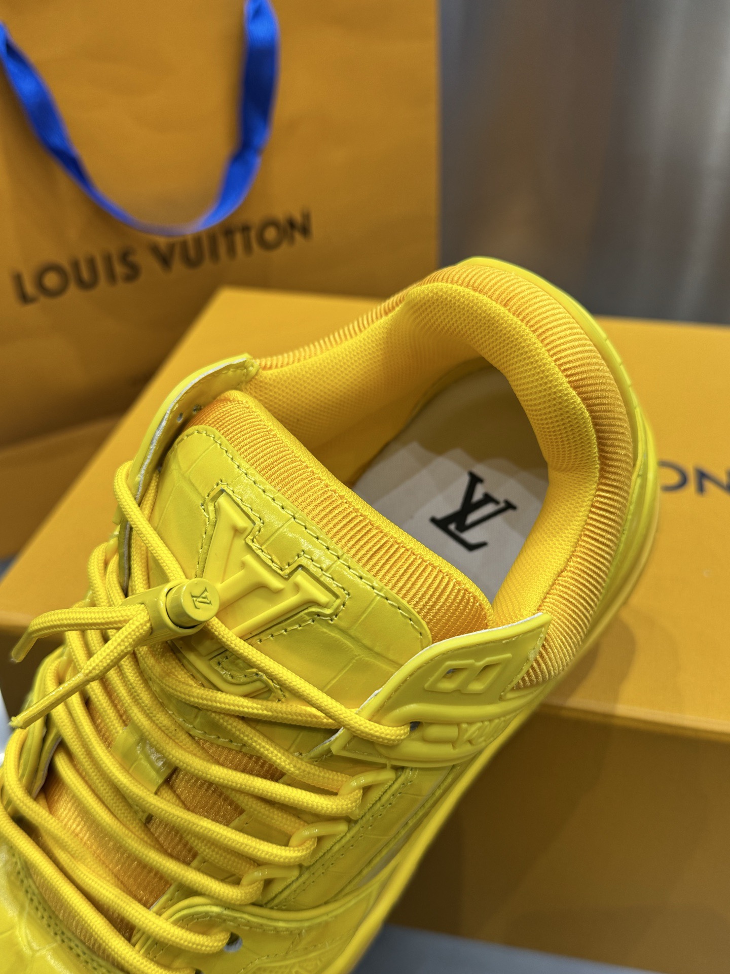 LV Style Black Leather Men's Shoes style reference detail image 9 from source 780760