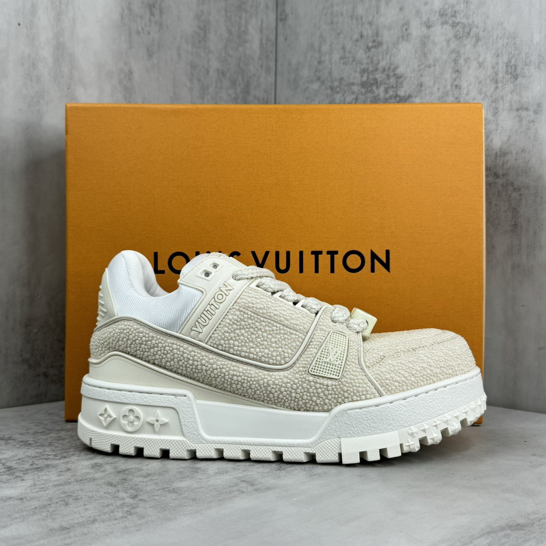 NO:349822,Dongguan-made. Purchasing grade Refused to sell mixed sales (LV Louis Vuitton) 25-year catwalk model Fat Ding Trainer Bread Shoes DIY beads This pair of 