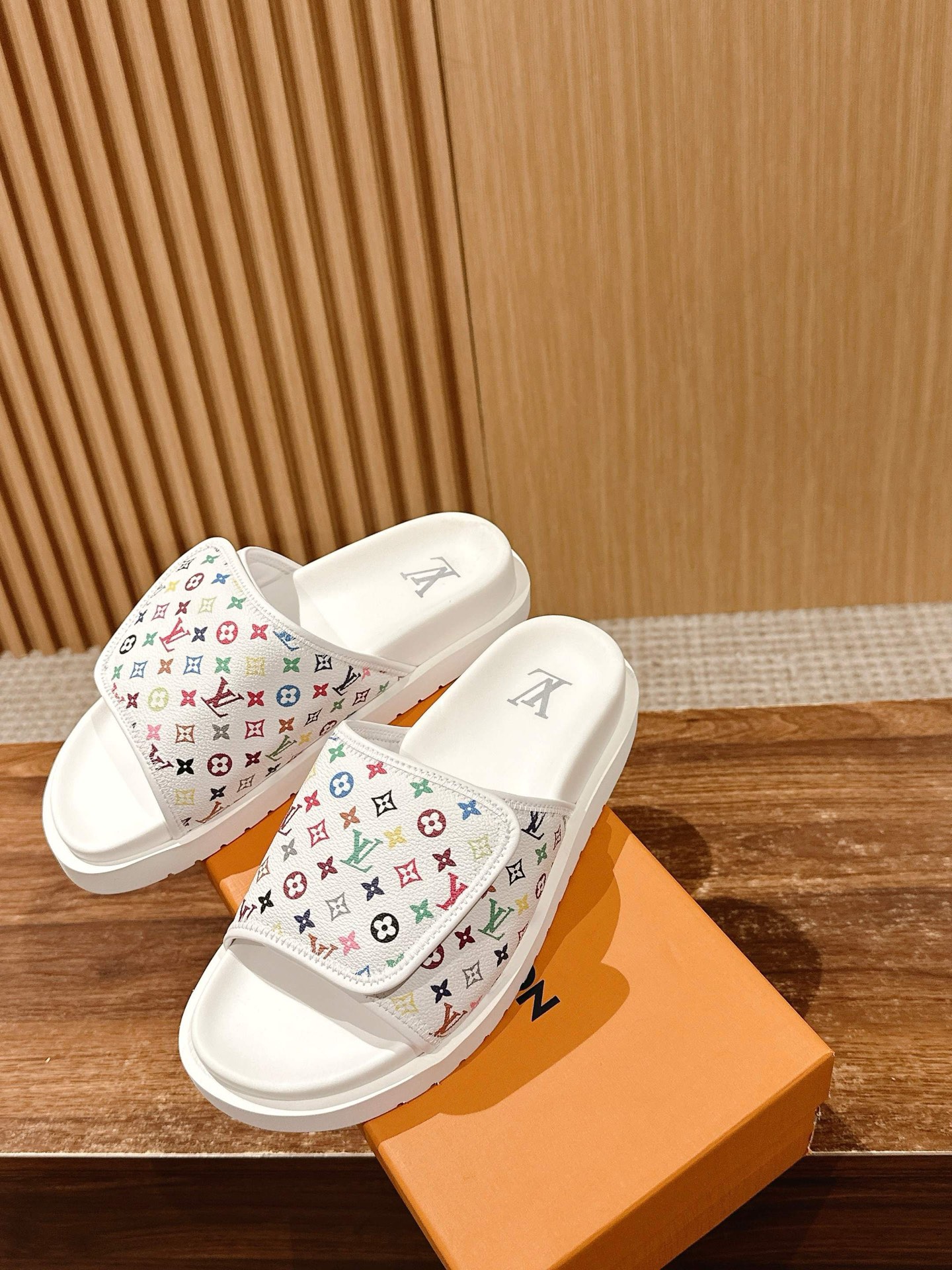 LV Style Leather Men's Shoes style reference detail image 4 from source 780769