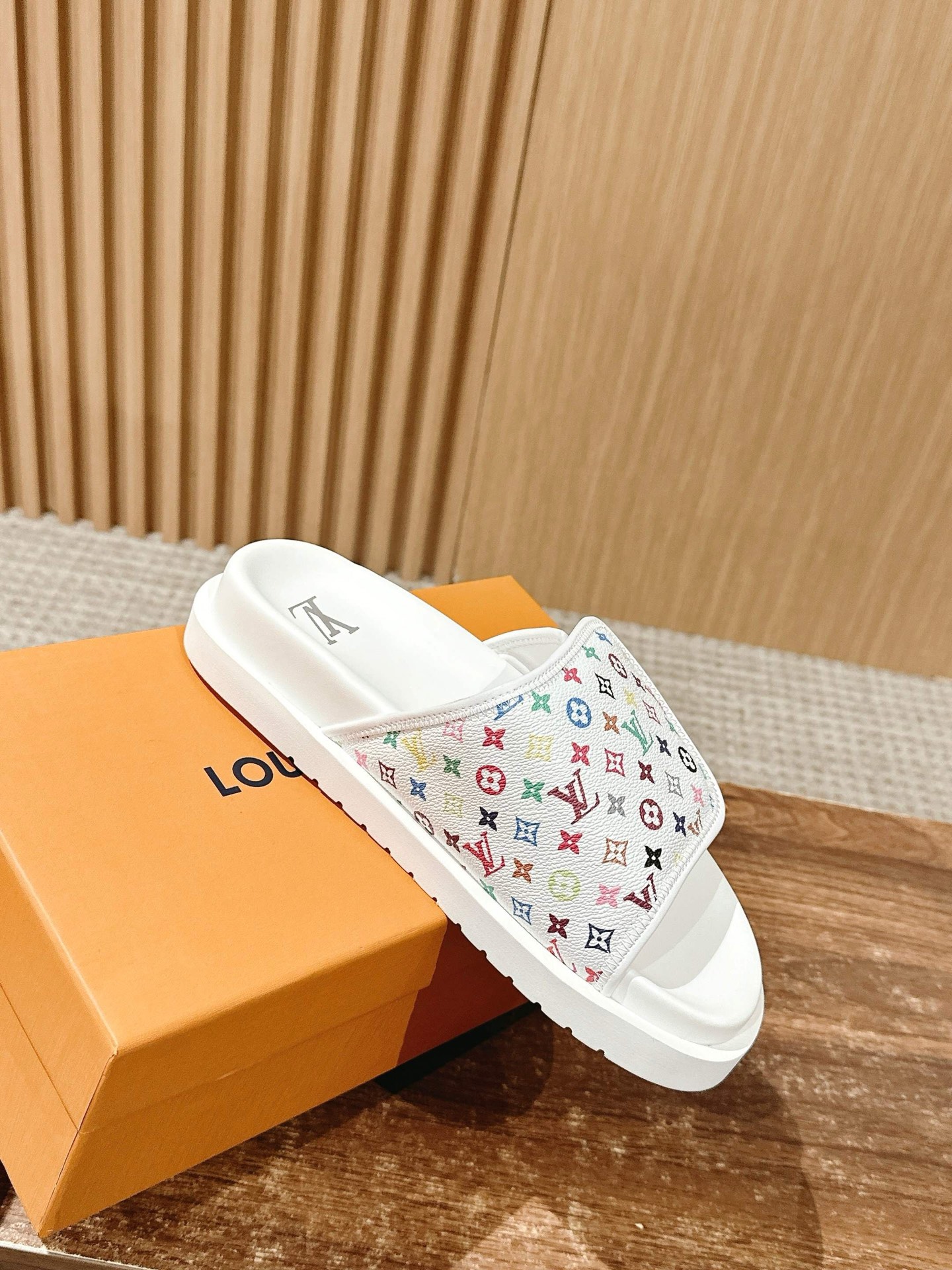 LV Style Leather Men's Shoes style reference detail image 3 from source 780769