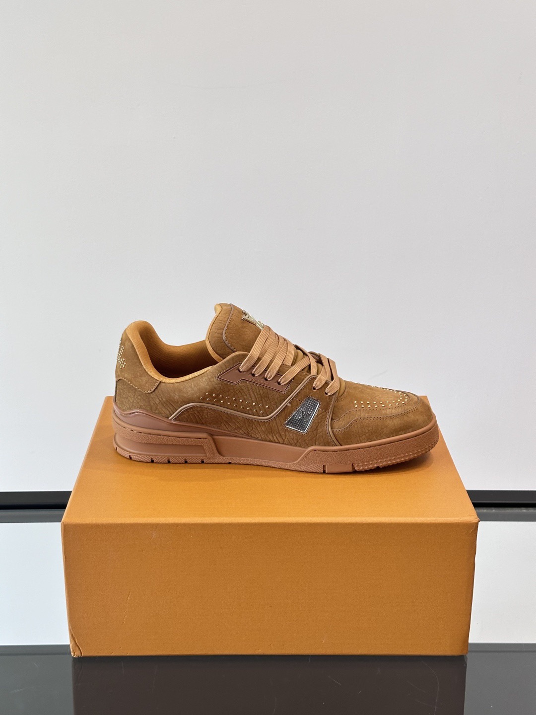 LV Style Leather Men's Shoes style reference detail image 6 from source 780773