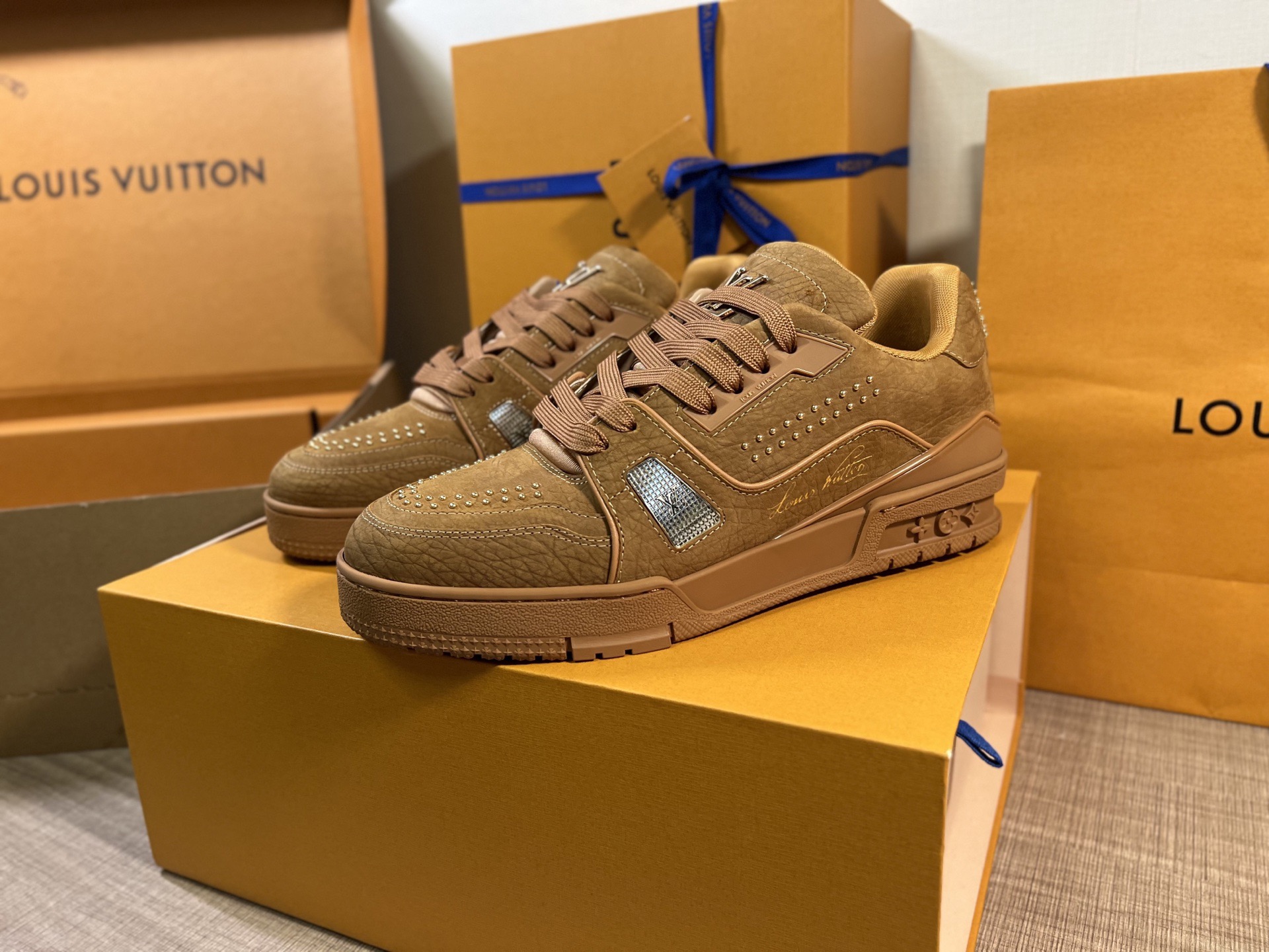 LV Style Leather Men's Shoes Lookbook Reference image 2