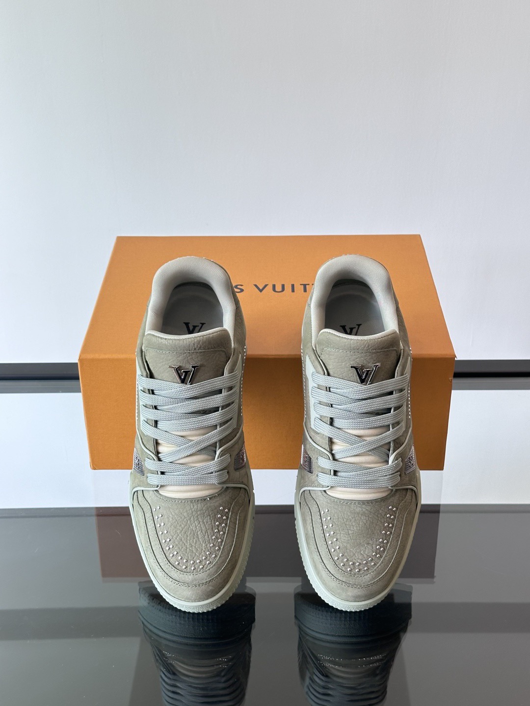 LV Style Leather Men's Shoes style reference detail image 7 from source 780774