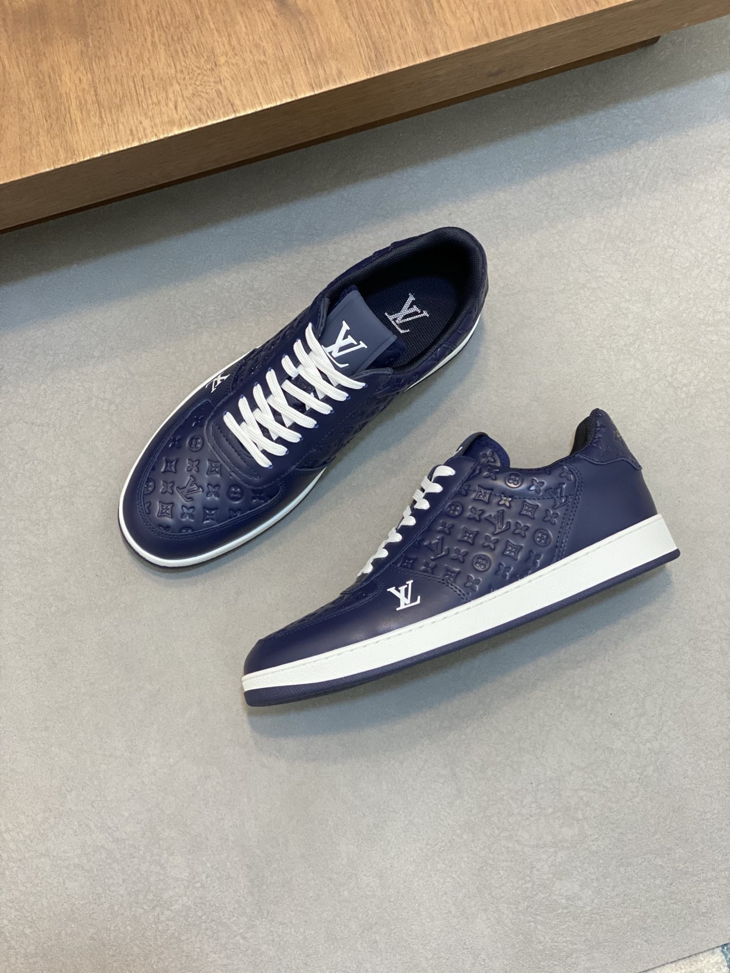 LV Style Leather Men's Shoes style reference detail image 9 from source 780785