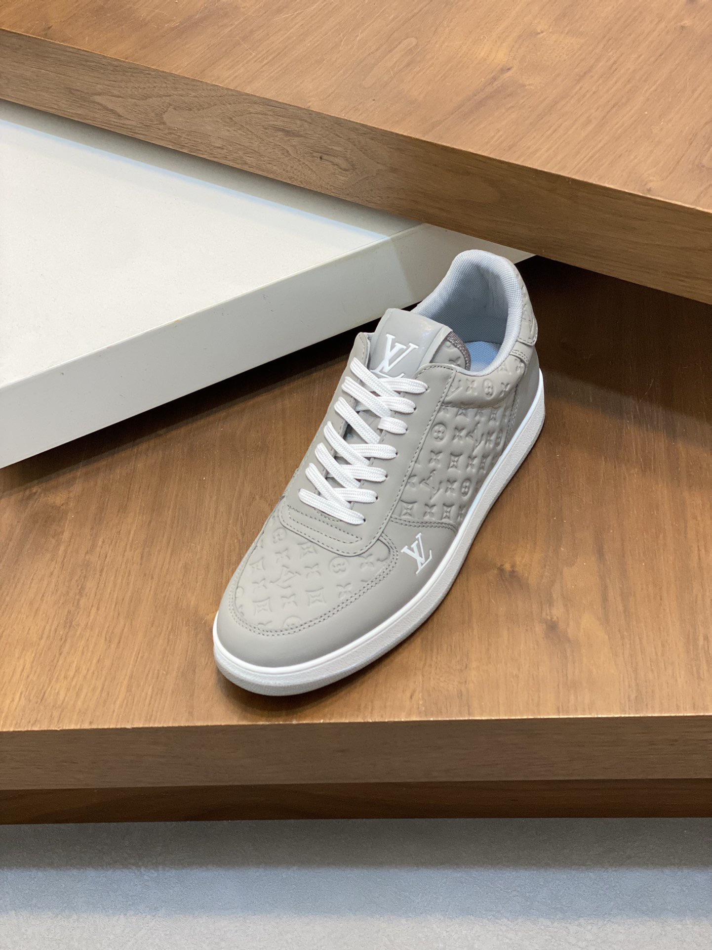 LV Style Leather Men's Shoes style reference detail image 5 from source 780789