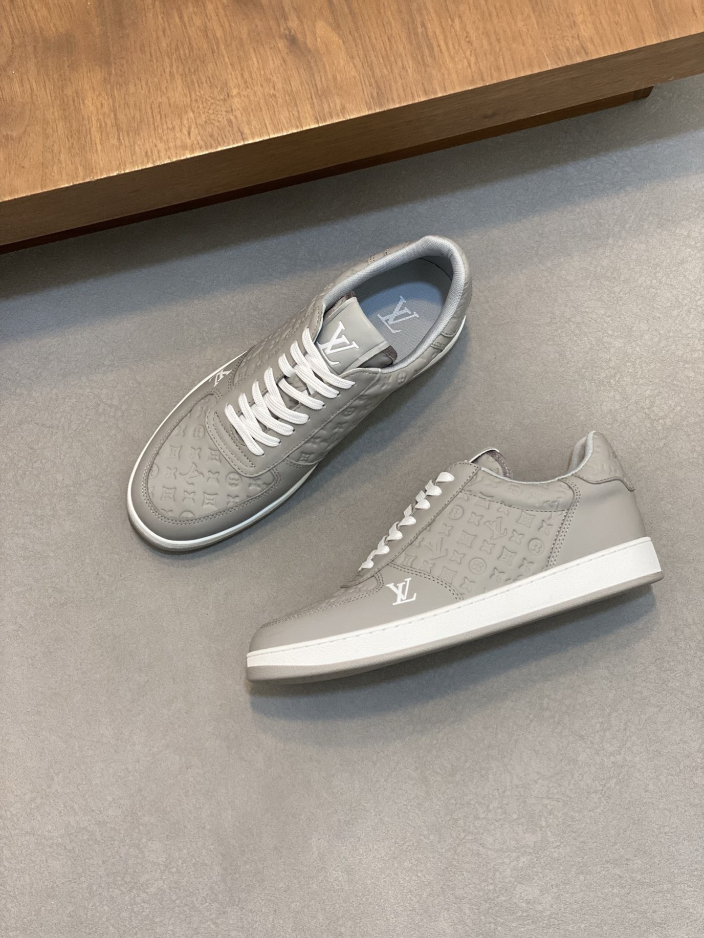 LV Style Leather Men's Shoes style reference detail image 9 from source 780789