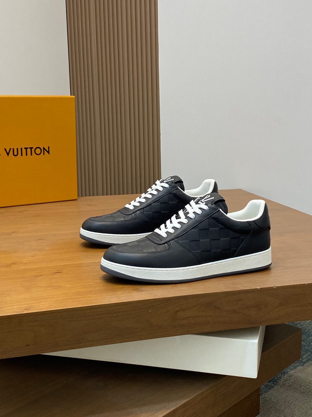 LV Style Leather Men's Shoes style reference detail image 3 from source 780788