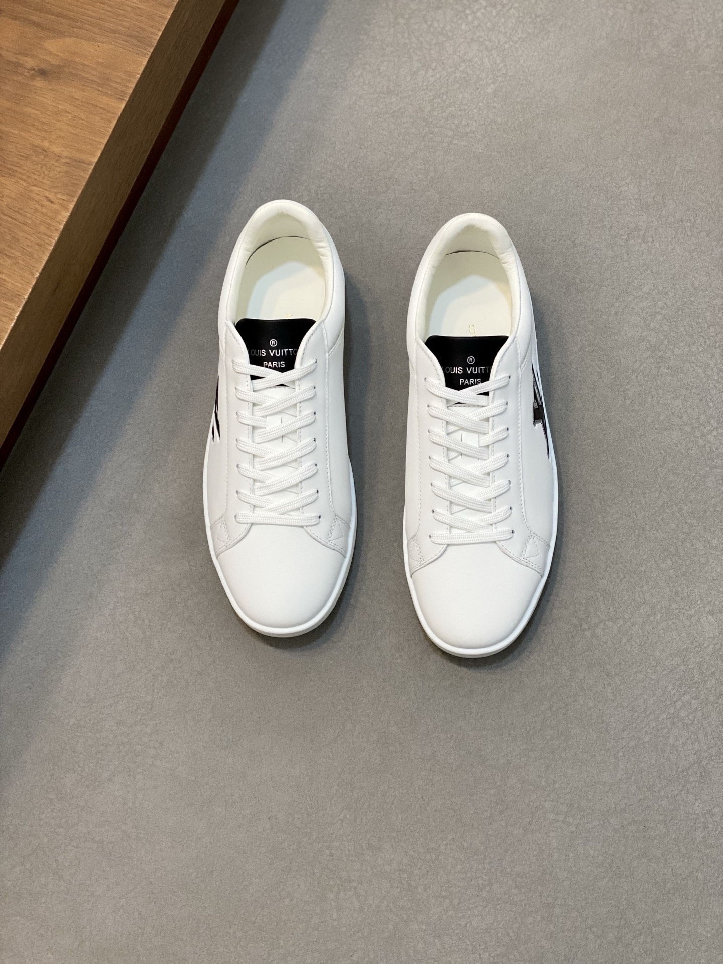 NO:280046,Dongguan. Purchase grade - (LV Louis Vuitton) High-end quality Original single - Upper Napa calfskin, high Zhoubo brand logo - Inner lining, cowhide inner lining, cowhide foot pad - Comfortable TU molded sole - Ultra-high quality control · Fine workmanship highlighted (high-end, noble, grade) - Size 38-44 (45 46 customizable) Outdoor veteran driver driving shoes,,louis vuitton,louis vuitton,cowhide19860909东莞产.代购级 -（LV路易威登）高端品质 原单 -鞋面纳帕小牛皮、高周波品牌logo -内里牛皮内里、牛皮垫脚 -大底舒适TU成型大底 -超高品控·做工精细凸显(高端·贵气·档次) -码数Size 38-44（45 46 可订做) 户外老司机驾车鞋,,louis vuitton,louis vuitton,cowhide,Men's shoes