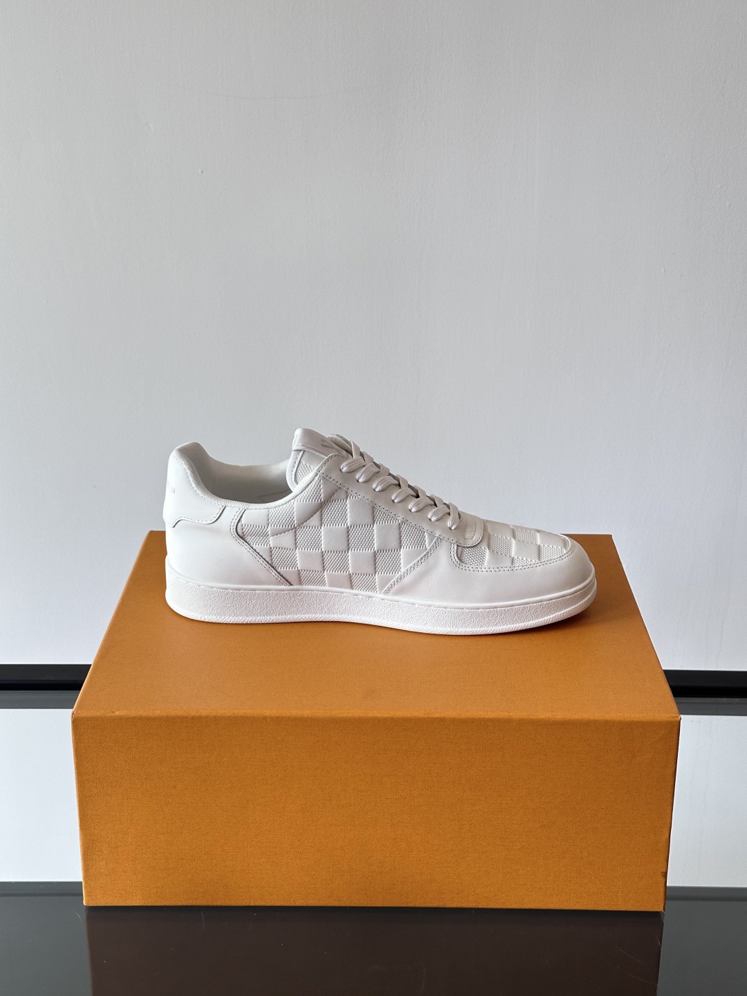 LV Style Leather Men's Shoes style reference detail image 6 from source 780799