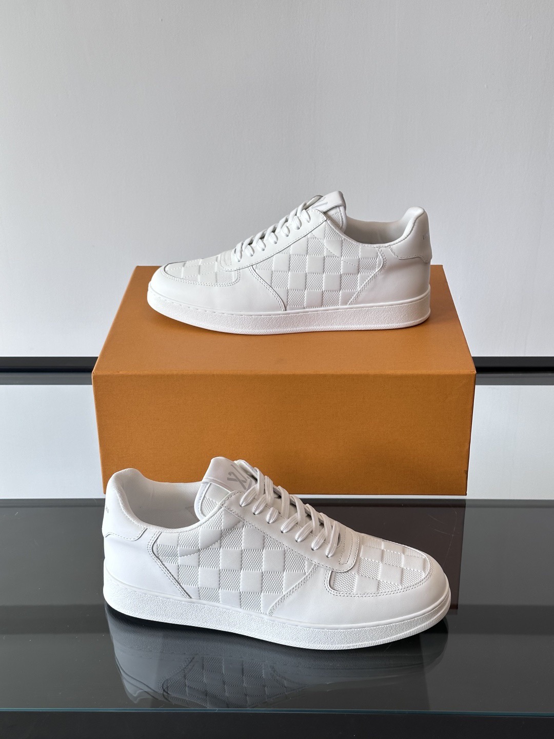 LV Style Leather Men's Shoes style reference detail image 4 from source 780799