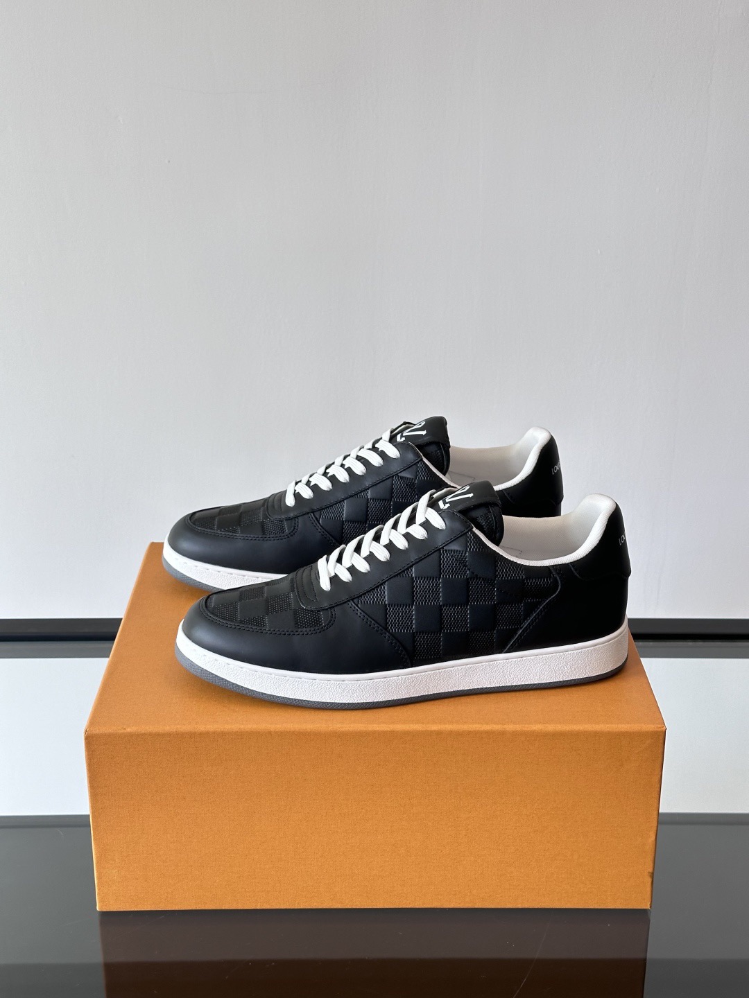 LV Style Leather Men's Shoes style reference detail image 3 from source 780806