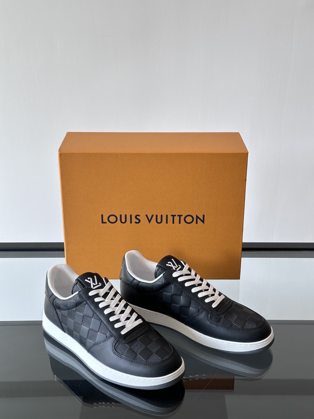 LV Style Leather Men's Shoes style reference detail image 5 from source 780806