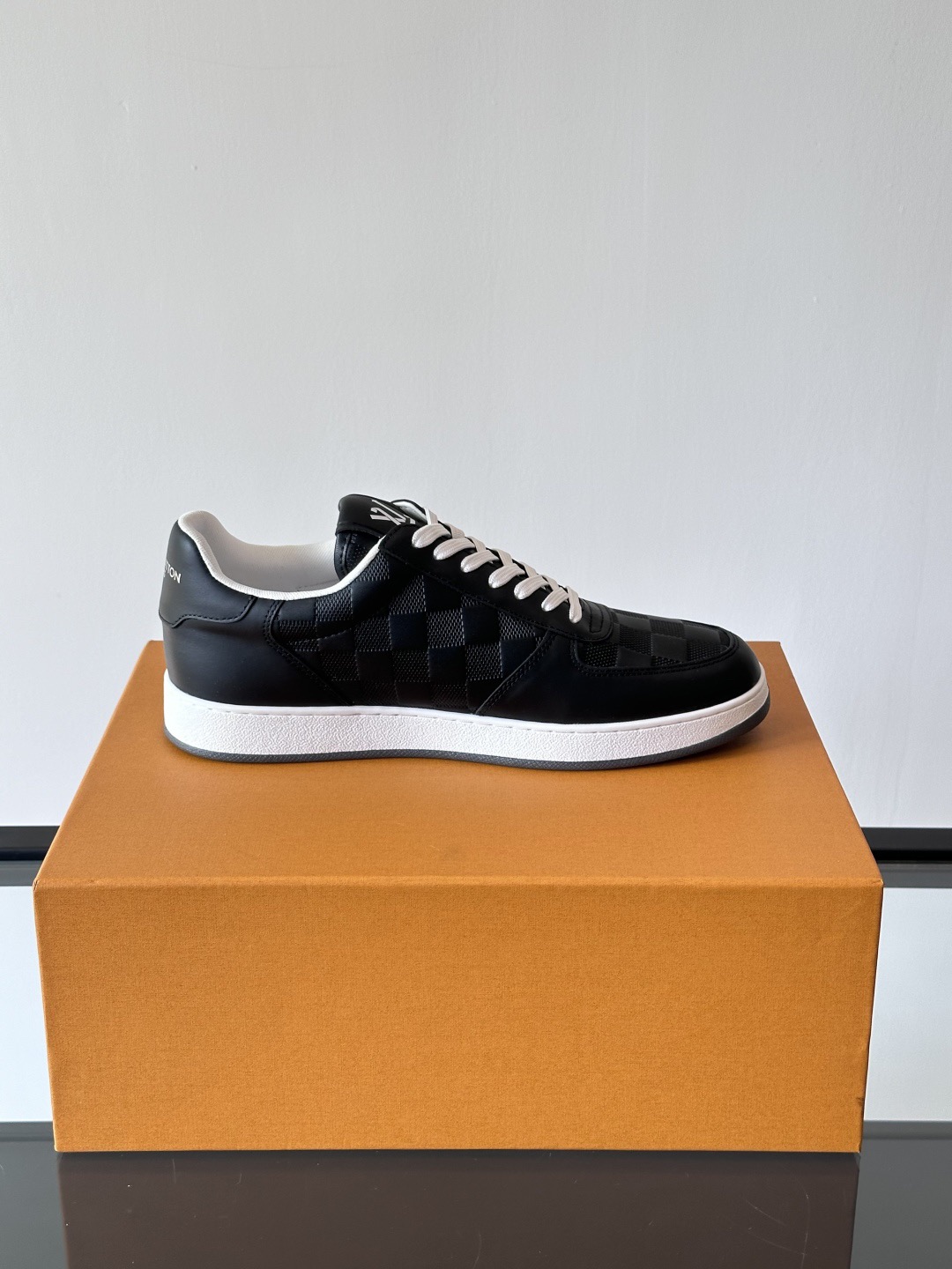 LV Style Leather Men's Shoes style reference detail image 7 from source 780806
