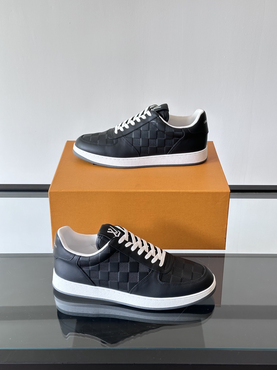 LV Style Leather Men's Shoes style reference detail image 4 from source 780806