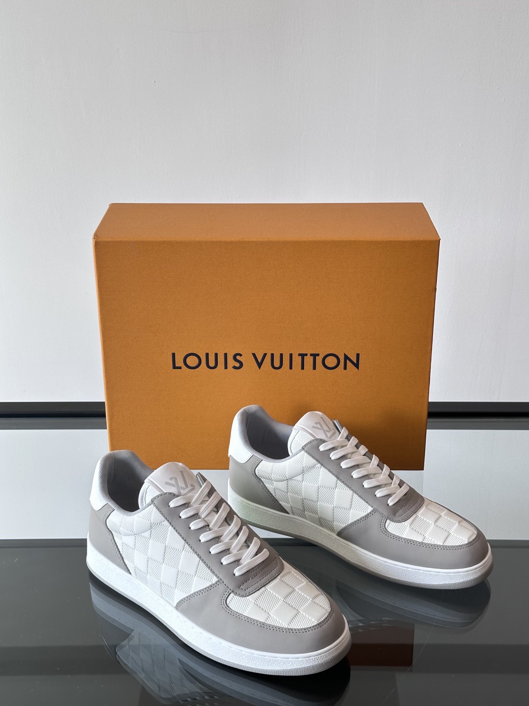 LV Style Leather Men's Shoes style reference detail image 5 from source 780805