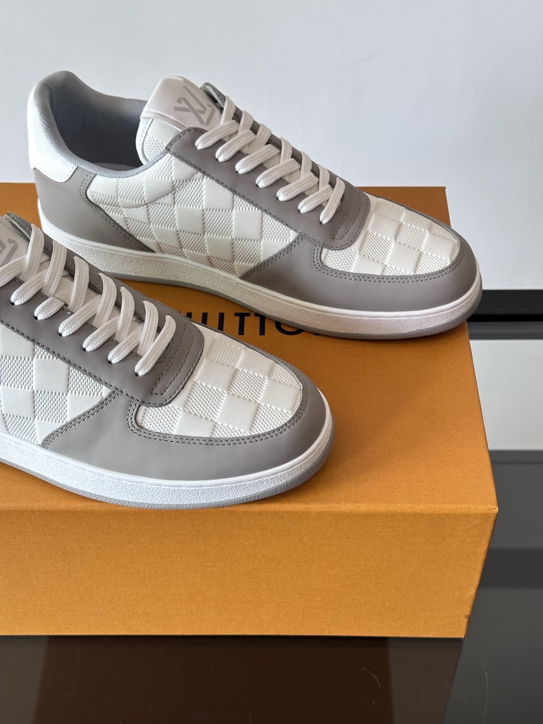 LV Style Leather Men's Shoes style reference detail image 8 from source 780805