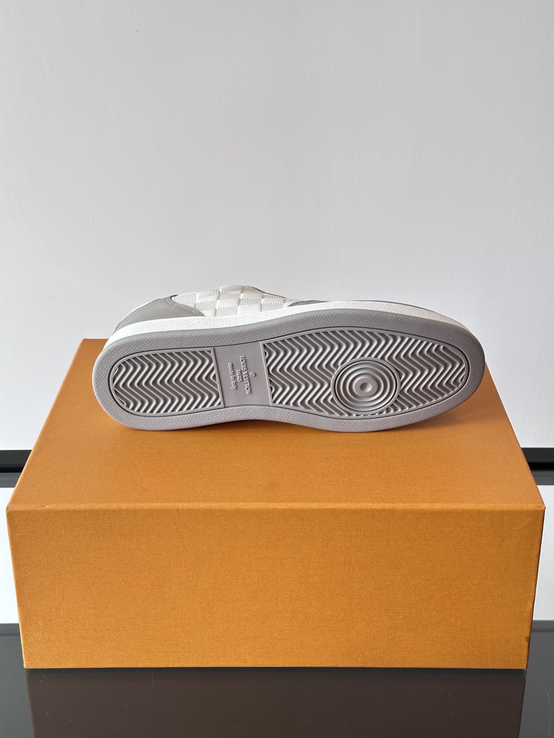 LV Style Leather Men's Shoes style reference detail image 9 from source 780805