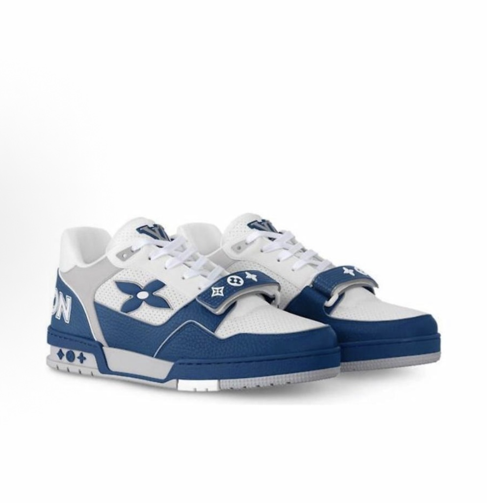 NO:283055,Dongguan. Purchase grade top spot new LV TRAI men's Velcro sneakers. The counter is authentic and purchased 107001:1 perfect replica. This LV sneakers, with colorful grained cowhide leather renderings, rivet decoration on the upper, and handwritten Louis Vuitton logo on the side, which complements the western-style Vuitto logo on the rear. The original configuration is from Virgi Abl, showing the inspiration of retro basketball shoes. Continuing the complex upper, rubber outsole continues the iconic elements, the tongue and side are decorated with LV letters, the Vuitto logo on the back, Monog flowers on the outsole, and the standard insole continues the comfort experience. The counter is full packaging  Size 38-46 (38, 45, 46 customized) outdoor veteran driver driving shoes, louis vuitton, louis vuitton, sneakers, cowhide19860909东莞产.代购级  顶级现货 新款LV TRAI 男士魔术贴运动鞋 专柜正品购入107001:1完美复刻 本款 LV 运动鞋,粒面牛皮革渲染缤纷色调,鞋面点缀铆钉装饰,侧面点缀手写体路易威登标识,与后部西部风格的 Vuitto 标识相映成趣.原版构型出自 Virgi Abl 之手,展现复古篮球鞋的灵感启发.延续繁复鞋面,注胶橡胶外底延续标志性元素,鞋舌和侧面饰有 LV 字母,后部饰有 Vuitto 标识,外底饰有 Monog 花卉,侧面饰有手写体路易威登标识,标配鞋垫延续舒适体验. 专柜正品盒全套包装 码数Size38-46码（38、45、46定做） 户外老司机驾车鞋,,louis vuitton,louis vuitton,sneakers,cowhide,Men's shoes