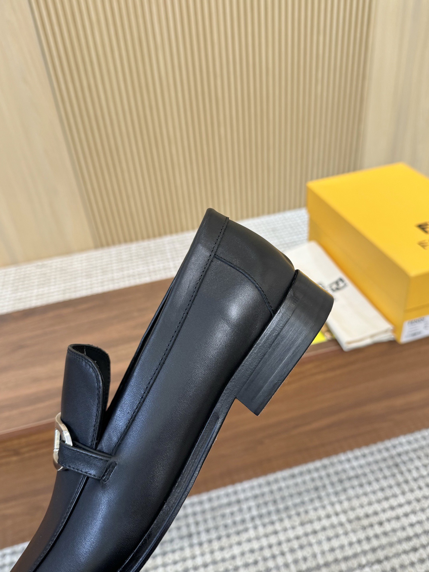Fendi Style Leather Men's Shoes style reference detail image 7 from source 781832