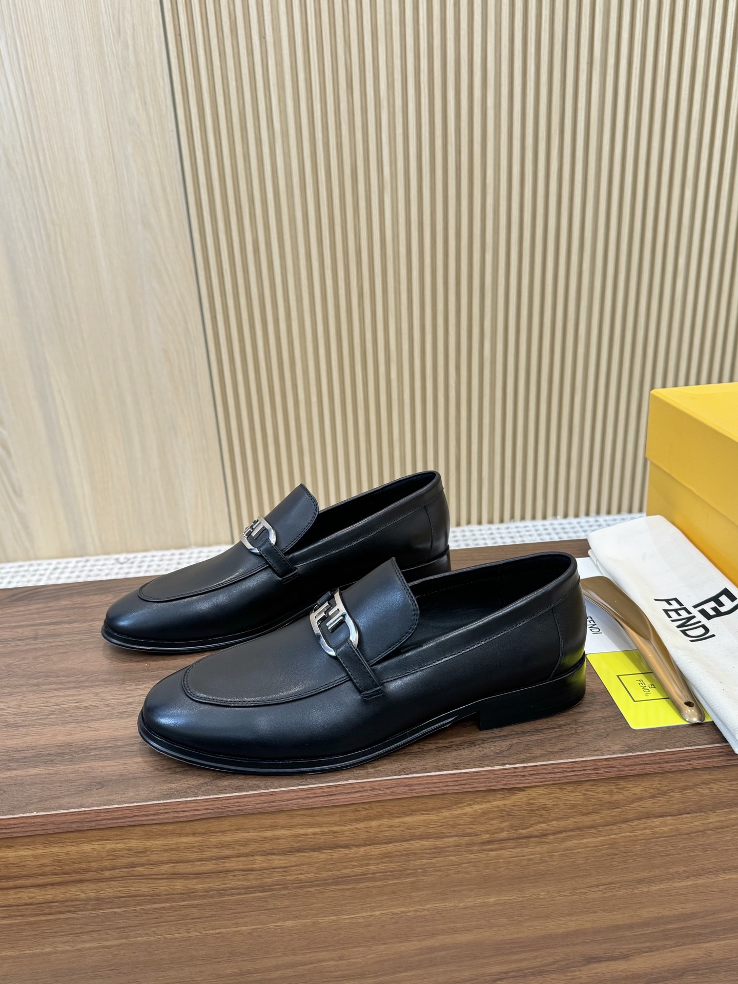 Fendi Style Leather Men's Shoes style reference detail image 4 from source 781832