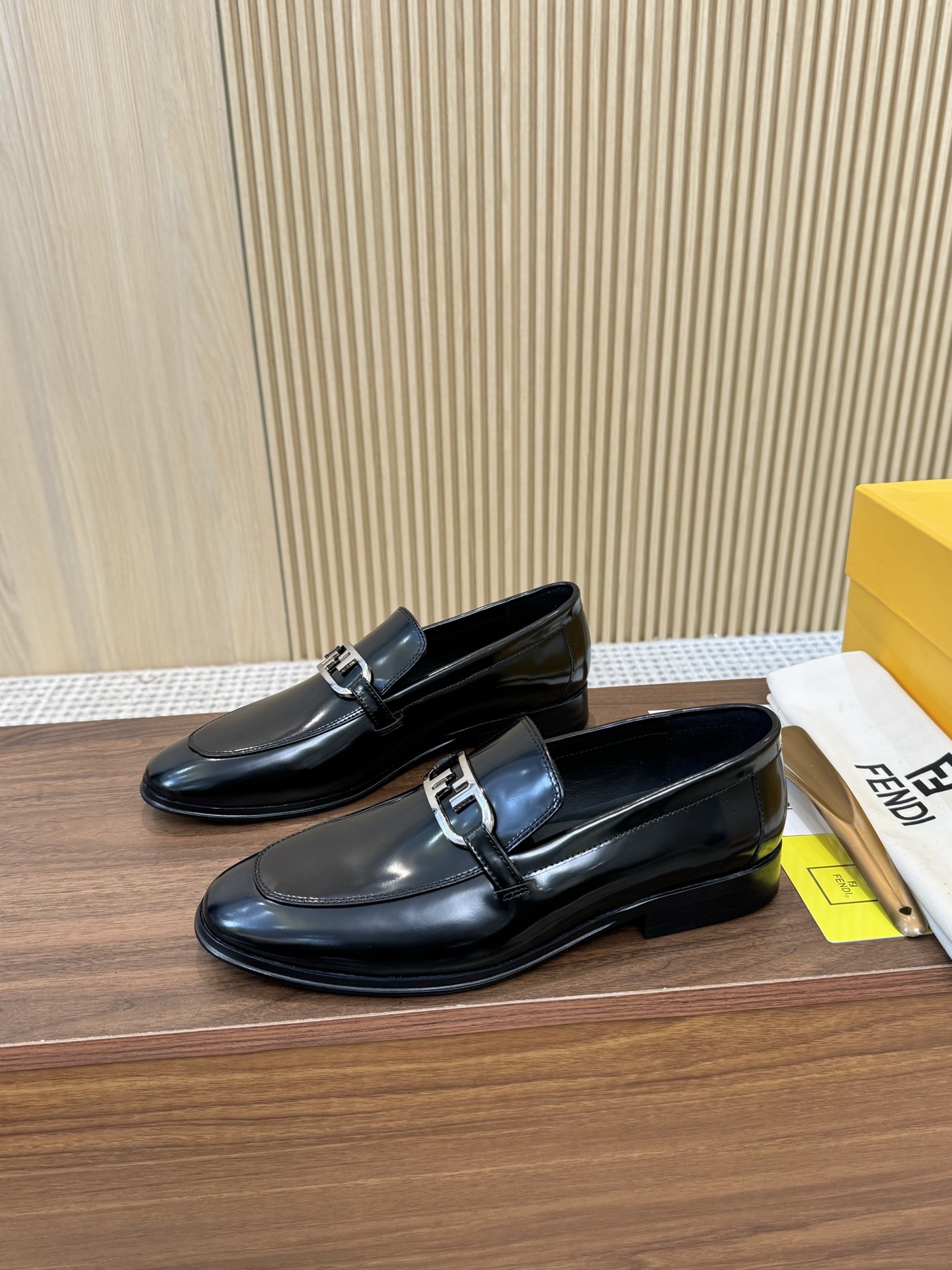 Fendi Style Leather Men's Shoes style reference detail image 4 from source 781834