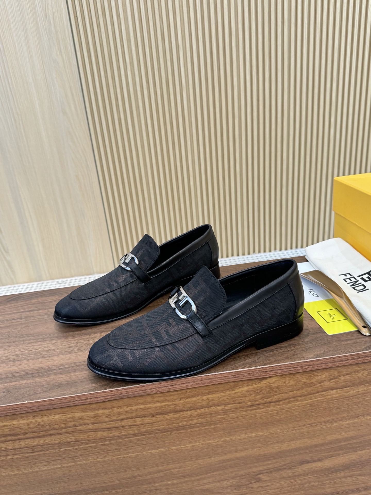 Fendi Style Leather Men's Shoes style reference detail image 4 from source 781831