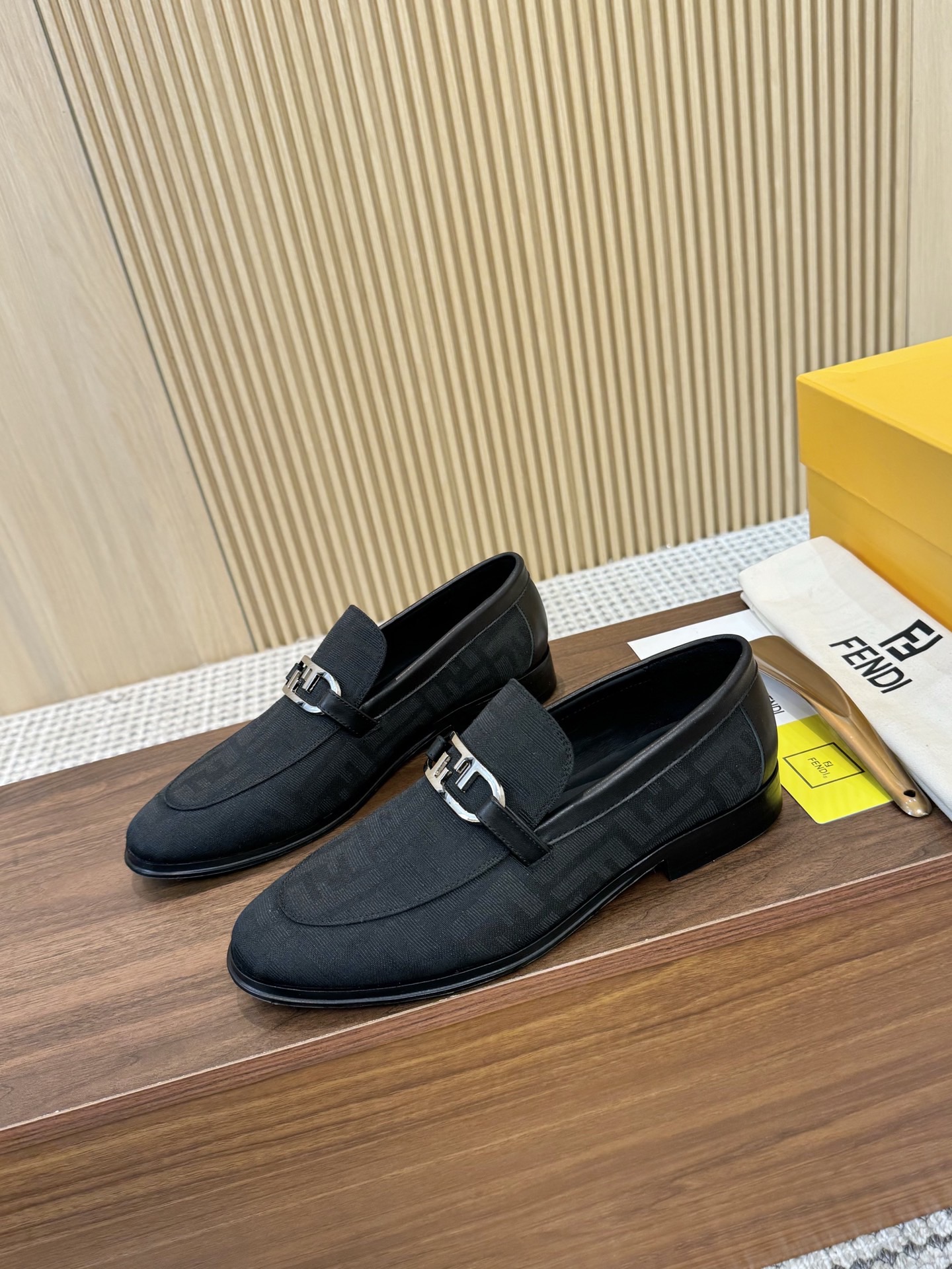 Fendi Style Leather Men's Shoes style reference detail image 4 from source 781833