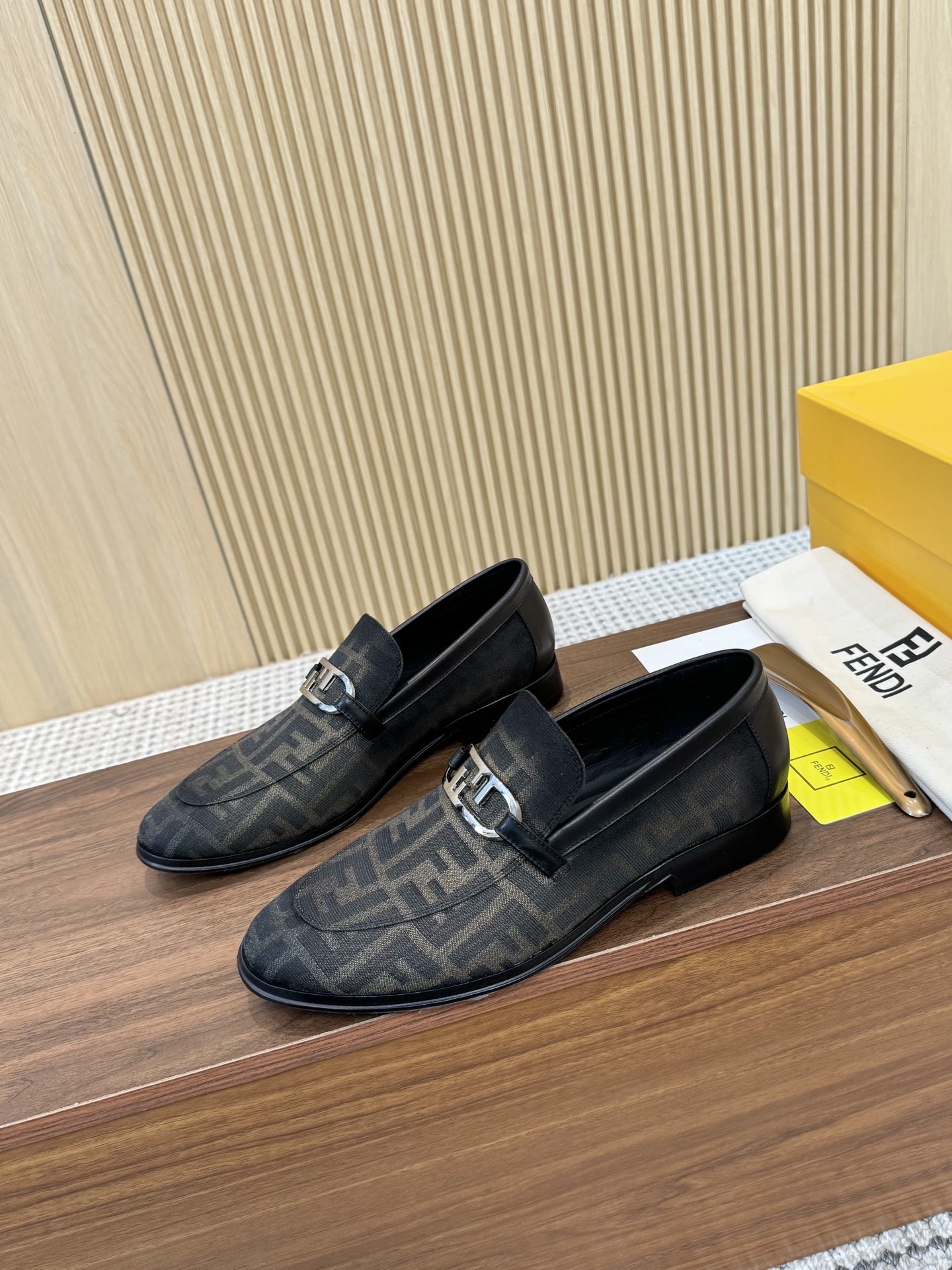 Fendi Style Leather Men's Shoes style reference detail image 4 from source 781835