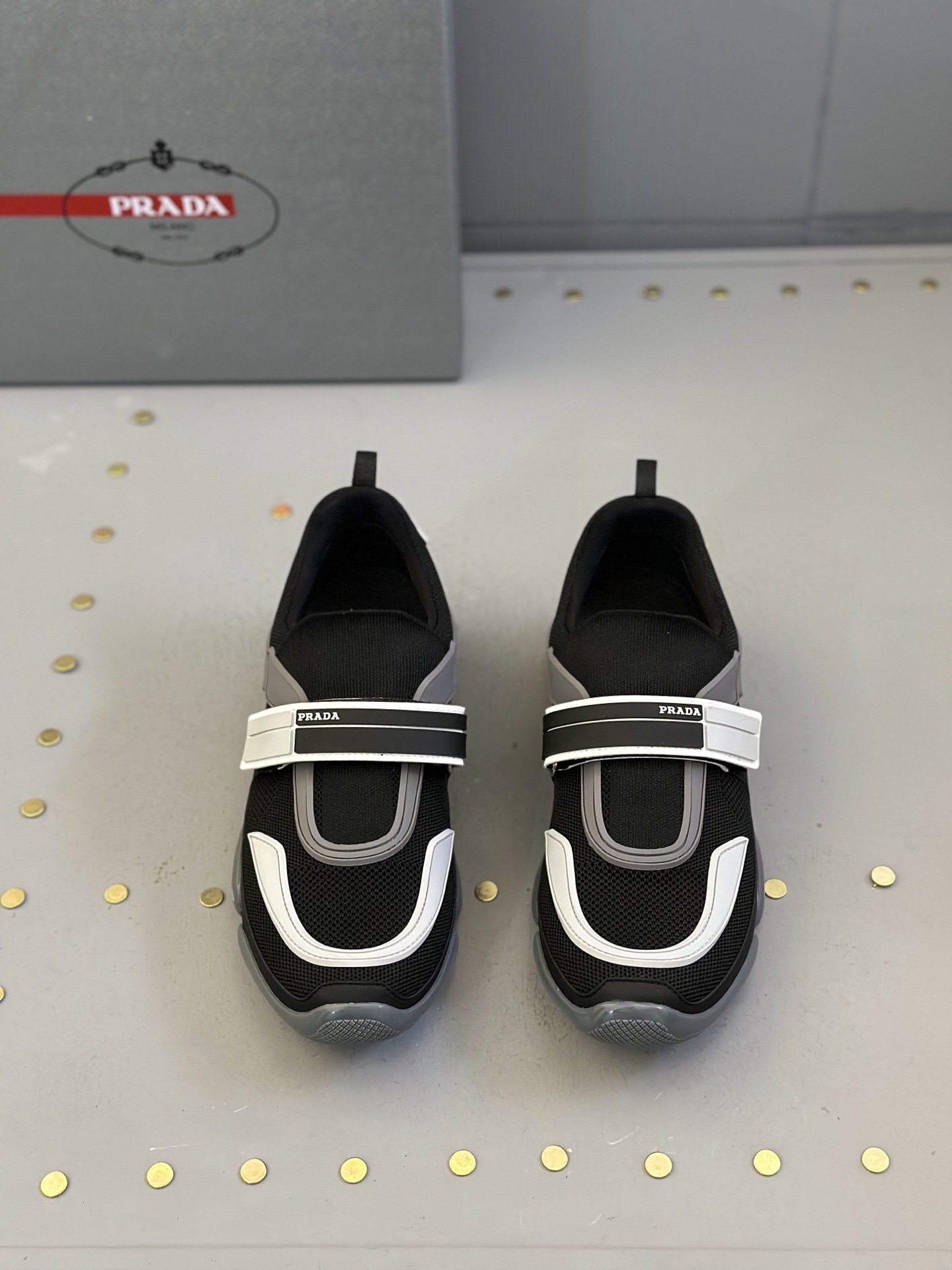 NO:348479,Dongguan. Purchase grade Top version [PRAD* Prada] popular men's shoes, made on the official website, high-quality shipment imported flying woven rubber splicing, cowhide inner li original factory special original bottom, welcome to compare. Number of 39-44 (38.45, customized) outdoor veteran driver driving shoes, prada, prada, cowhide19860909东莞产.代购级 顶级版本【PRAD*普拉达】爆款男鞋,官网制作,高品质出货进口飞织胶料拼接,牛皮内里原厂特供原版底,欢迎对比 码数39-44（38.45、订做） 户外老司机驾车鞋,,prada,prada,cowhide,Men's shoes