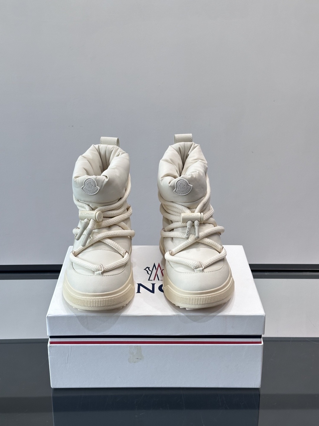 Moncler男 Style Leather Men's Shoes Lookbook Reference image 2