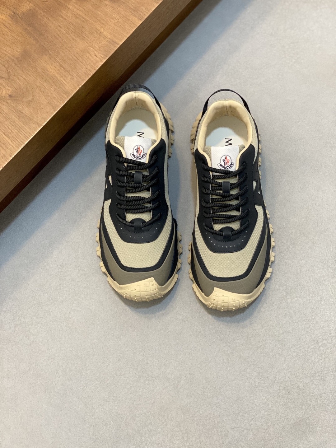 Moncler男 Style Leather Men's Shoes Lookbook Reference image 1