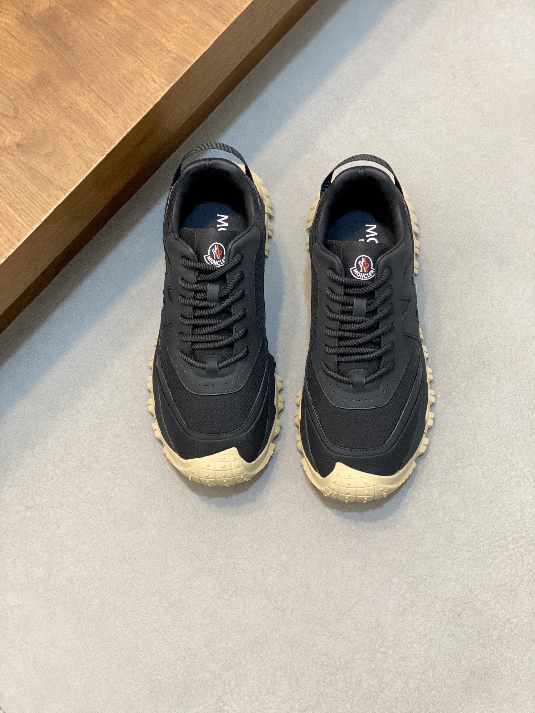 Moncler男 Style Leather Men's Shoes Lookbook Reference image 1