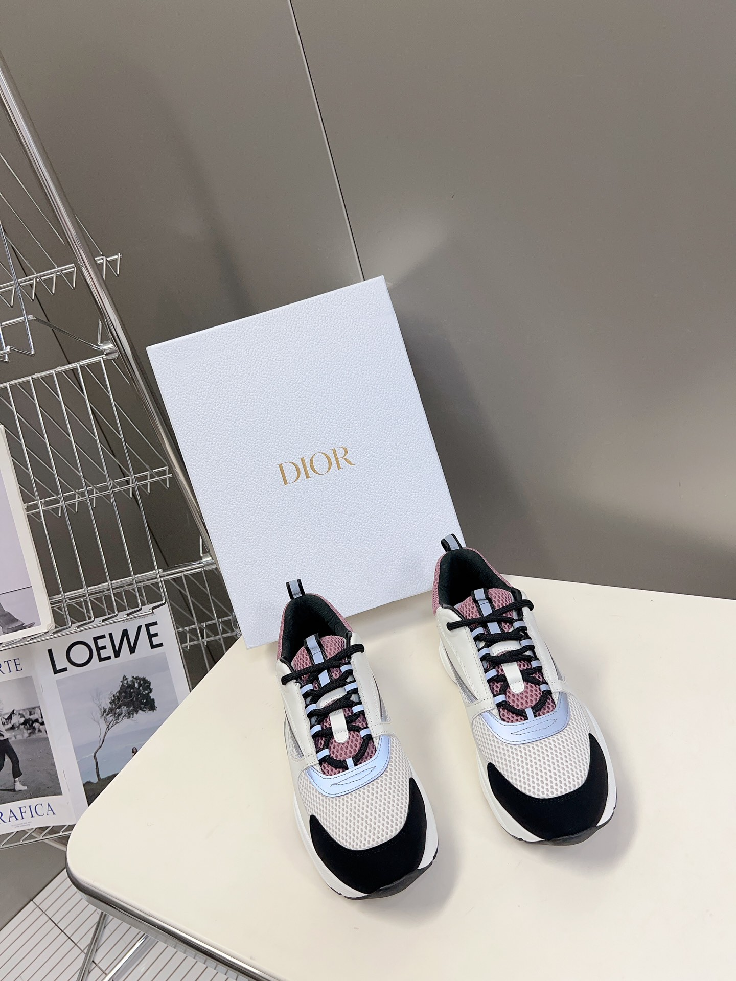 Dior迪奥HommesneakerB22情侣款运动鞋老爹鞋面包鞋️火爆ing的DiorB22系列款采用