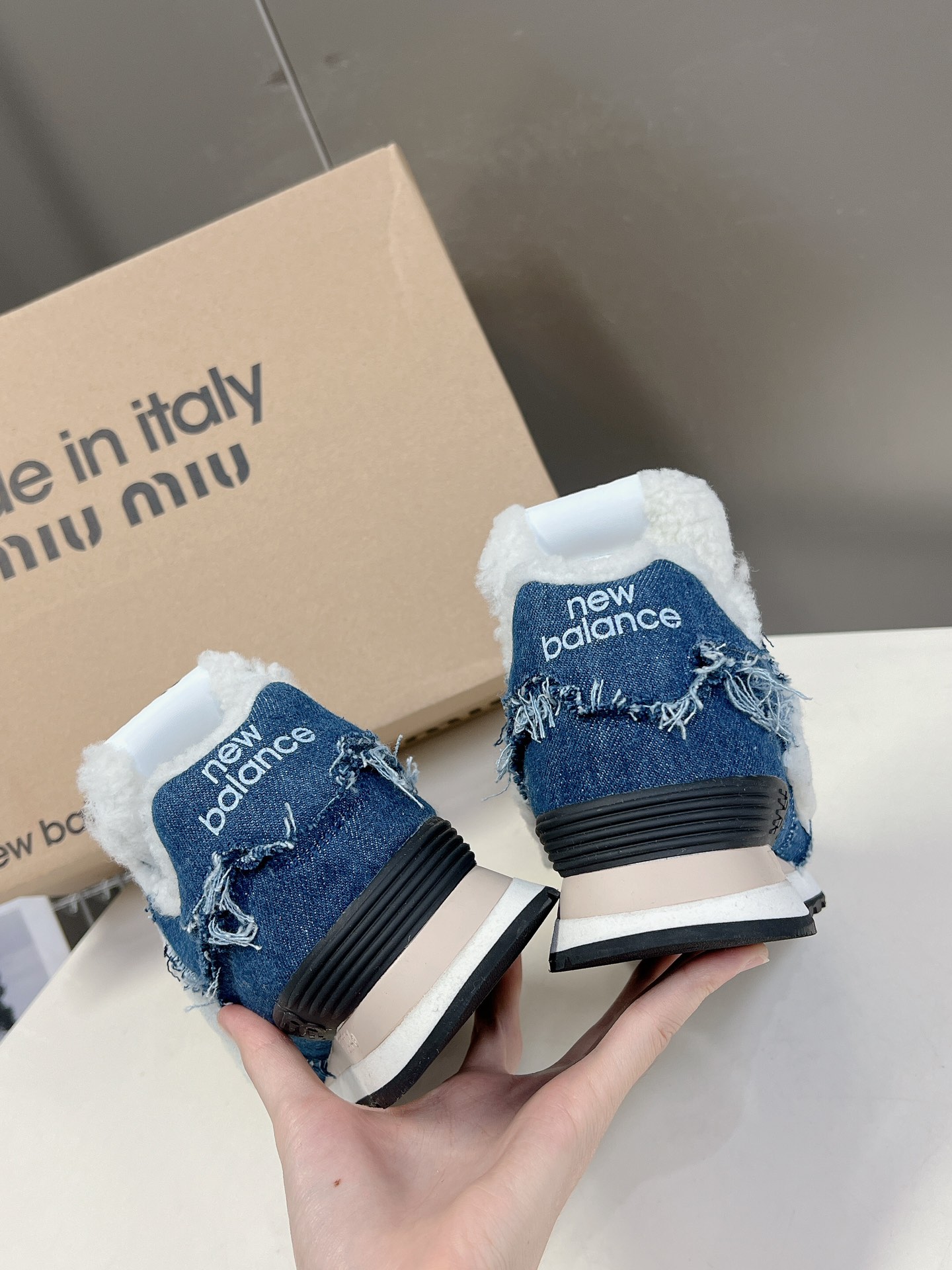 MiuMiu️NewBalance574联名系列各大品牌都热衷于跨界联名缪缪这次联名诚意满满非常有亮点️