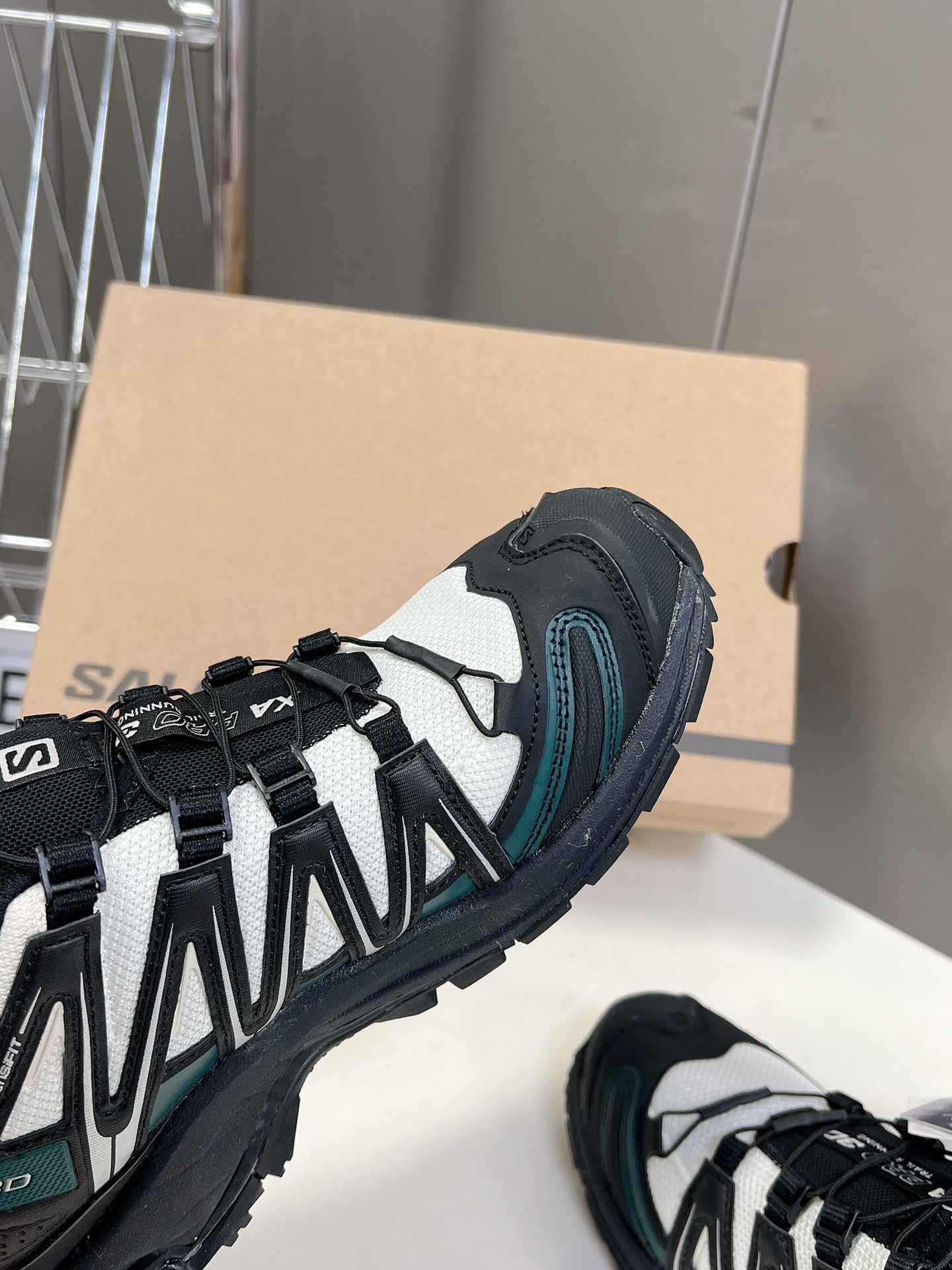 SalomonXAPRO3DADV萨洛蒙户外越野跑鞋鞋面采用SENSIFIT贴合技术全方位贴合包裹脚型鞋