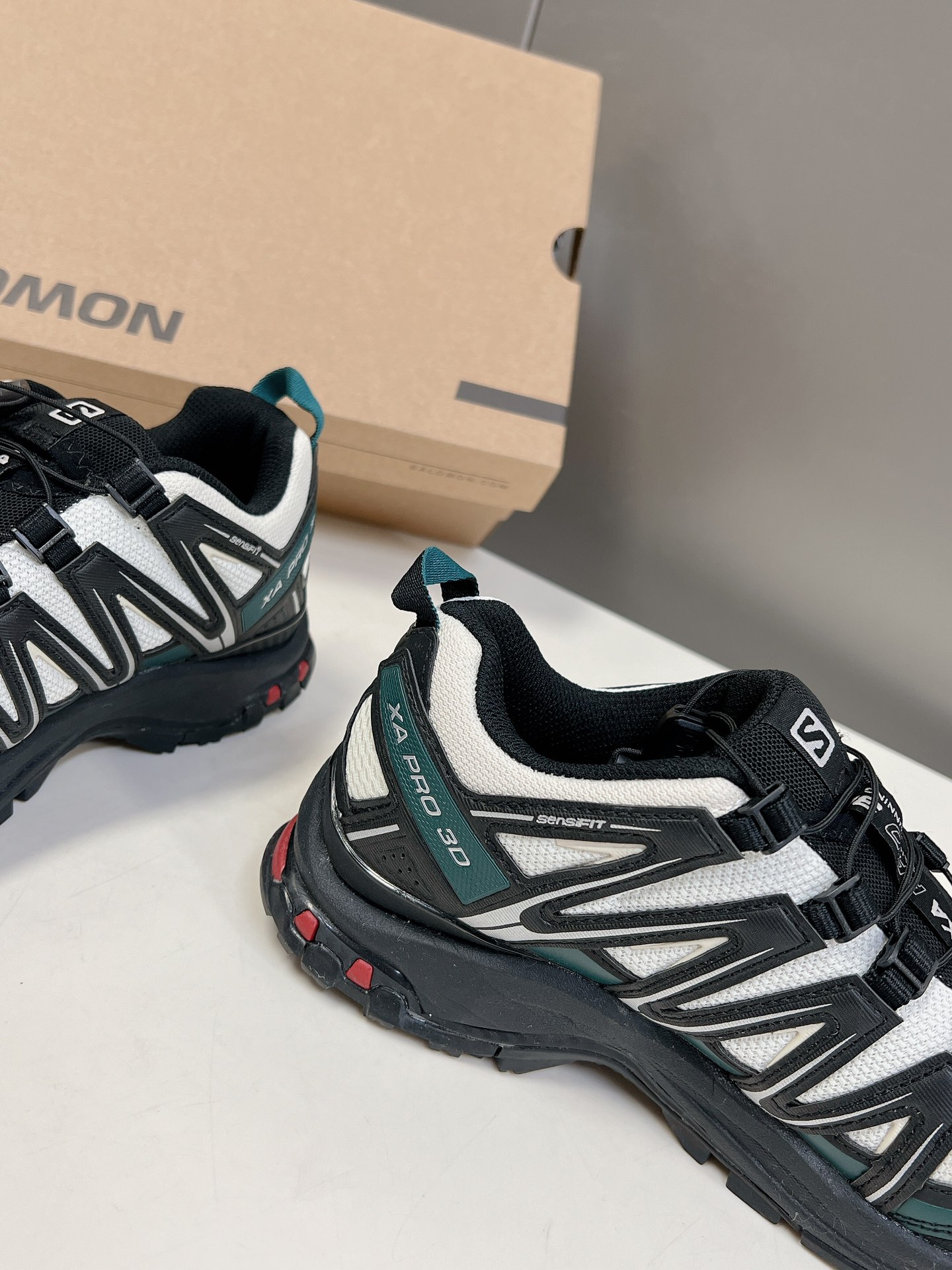 SalomonXAPRO3DADV萨洛蒙户外越野跑鞋鞋面采用SENSIFIT贴合技术全方位贴合包裹脚型鞋