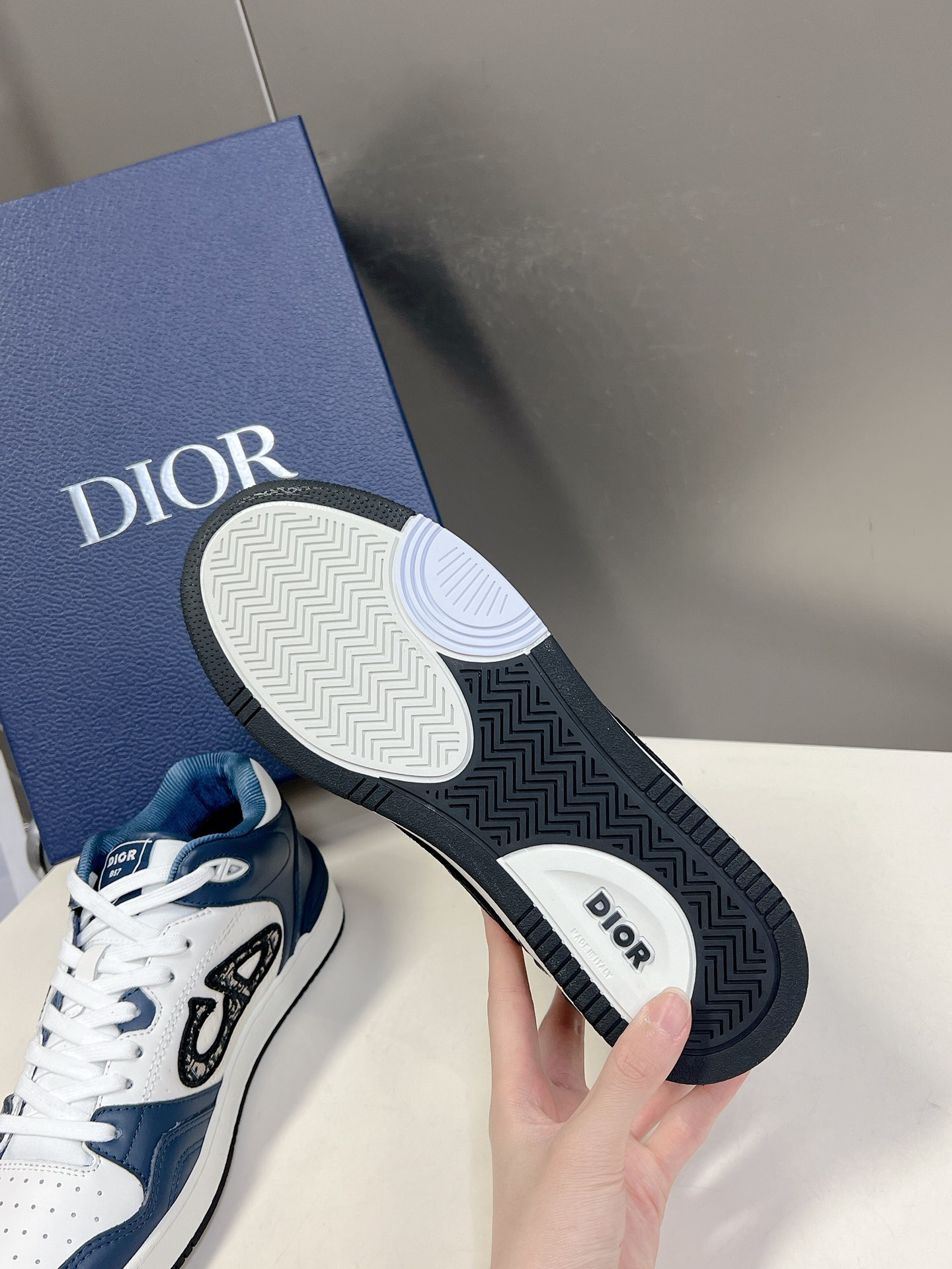 男装10Dior迪奥B57系列情侣款休闲运动鞋CD滑板鞋原版购入开发做货这款B57中帮运动鞋是二零二四春