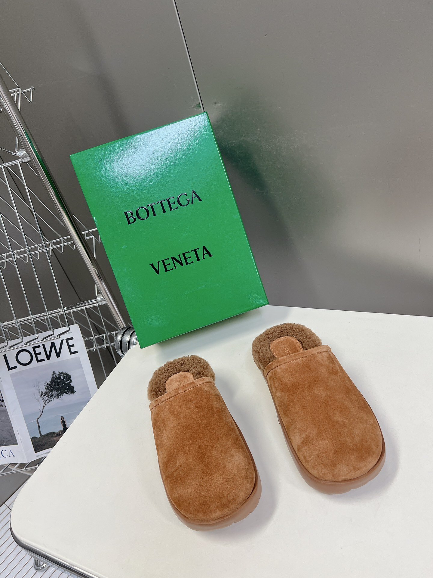BV2023最新款雪地靴BottegaVeneta葆蝶家最新款情侣款舒适保暖度极高！内里:进口羊卷毛鞋面