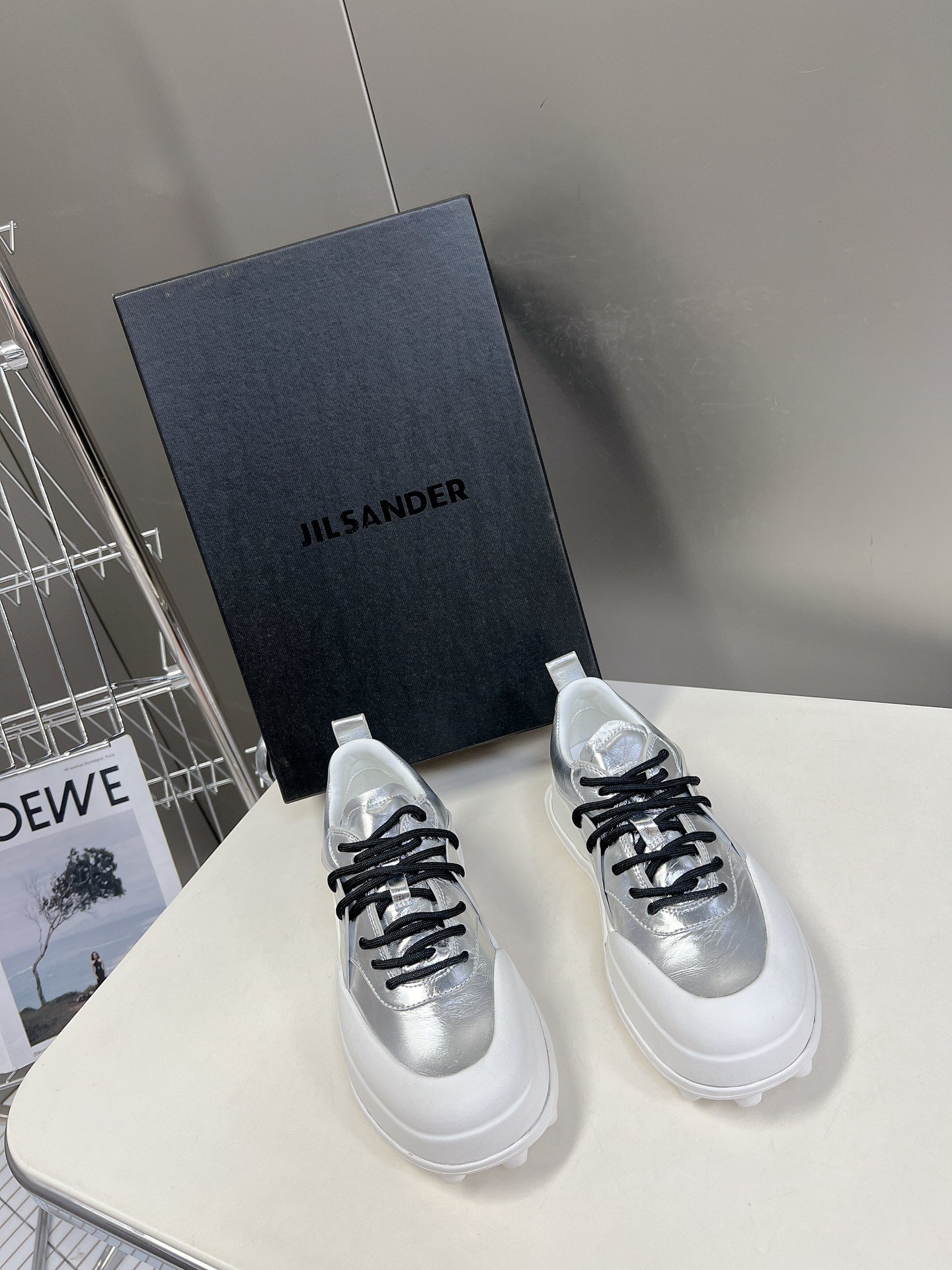 JilSander吉尔桑达最新休闲运动鞋款吉尔在创意总监Lucie和LukeMeier的掌舵下为经典鞋类