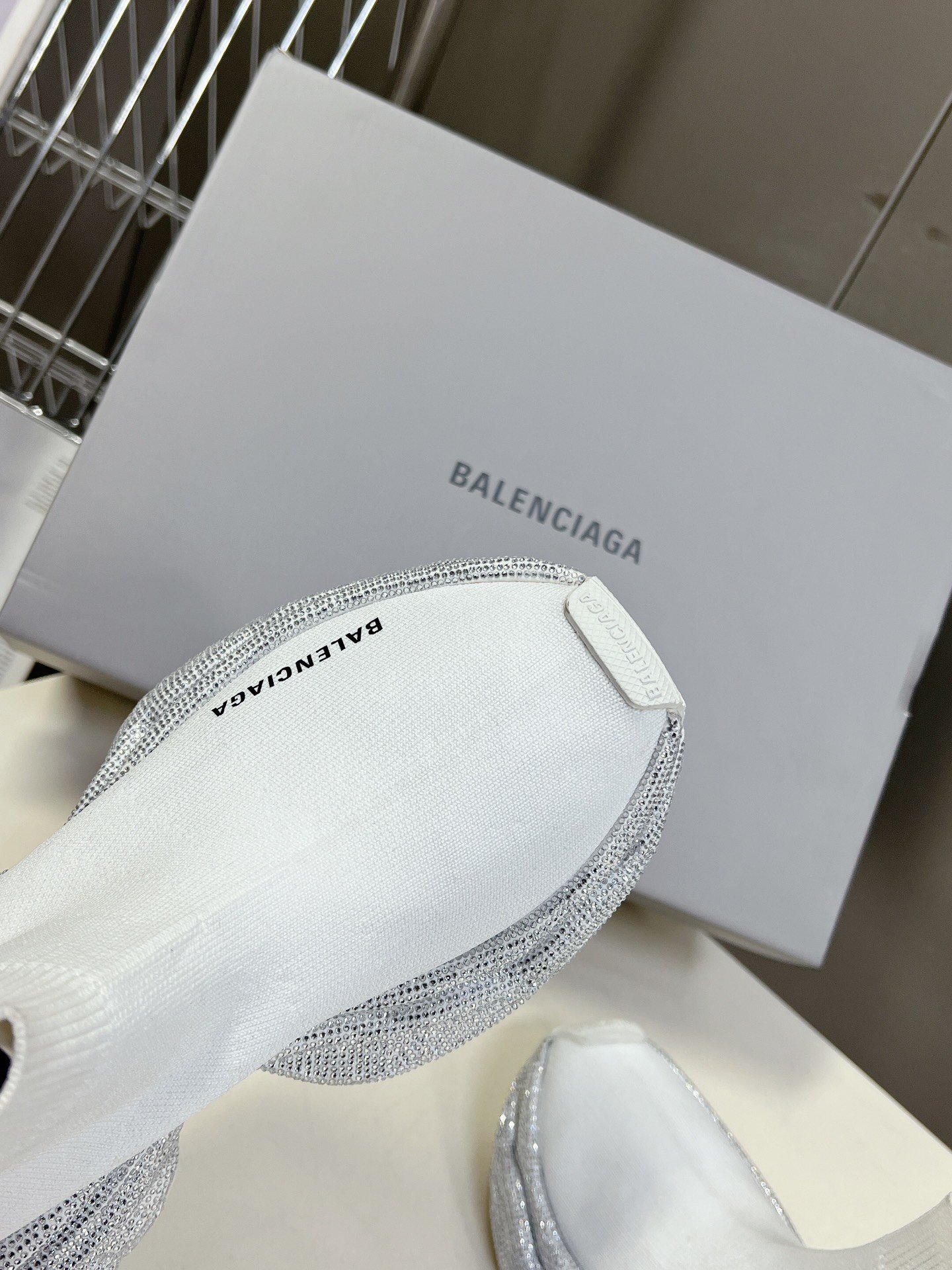 男装10BALENCIAGA巴黎世家手工烫钻3xl袜子鞋系列复古休闲运动鞋系列推出探索时尚界对于原创与挪